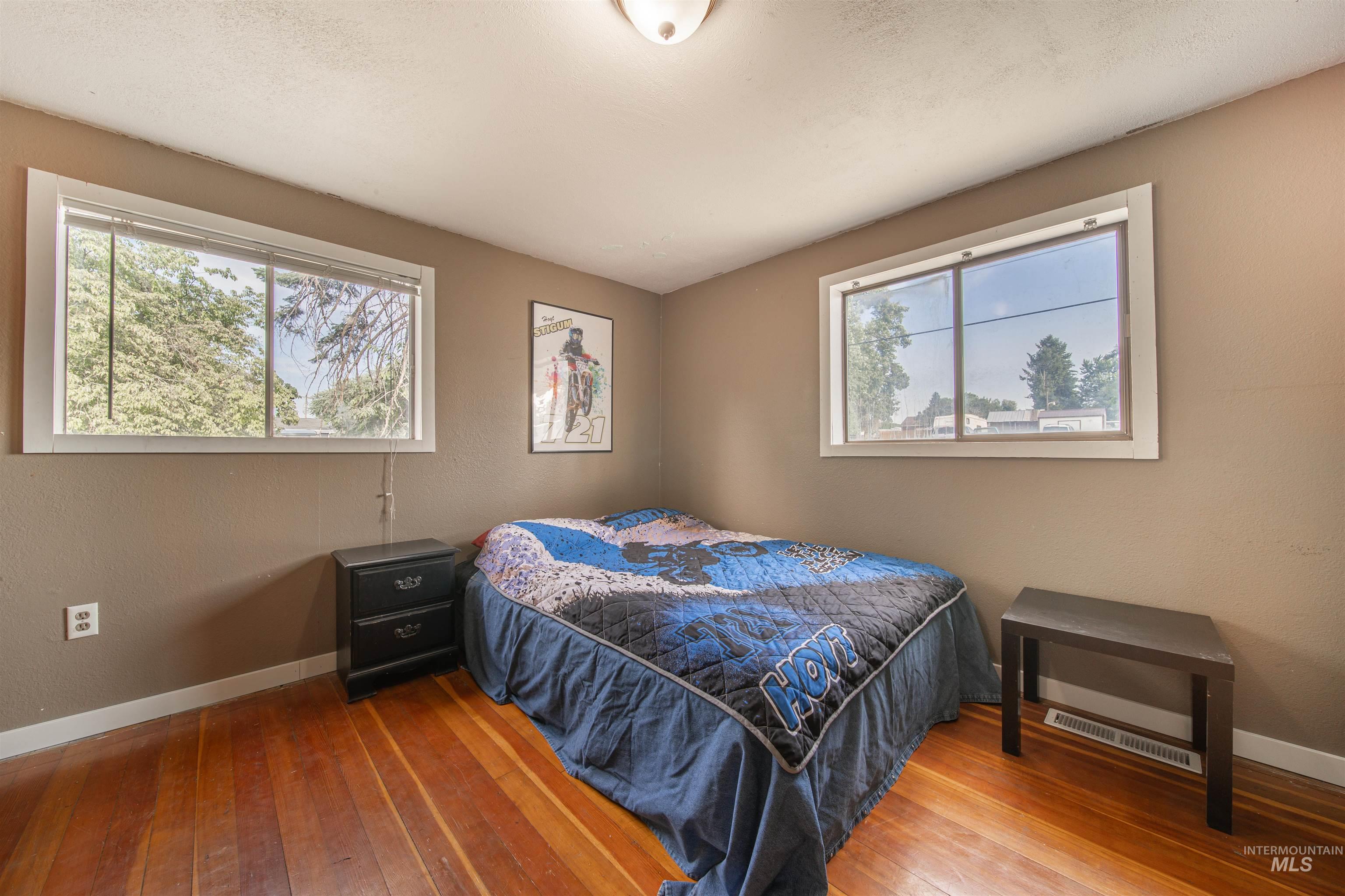 2203 Grelle Ave