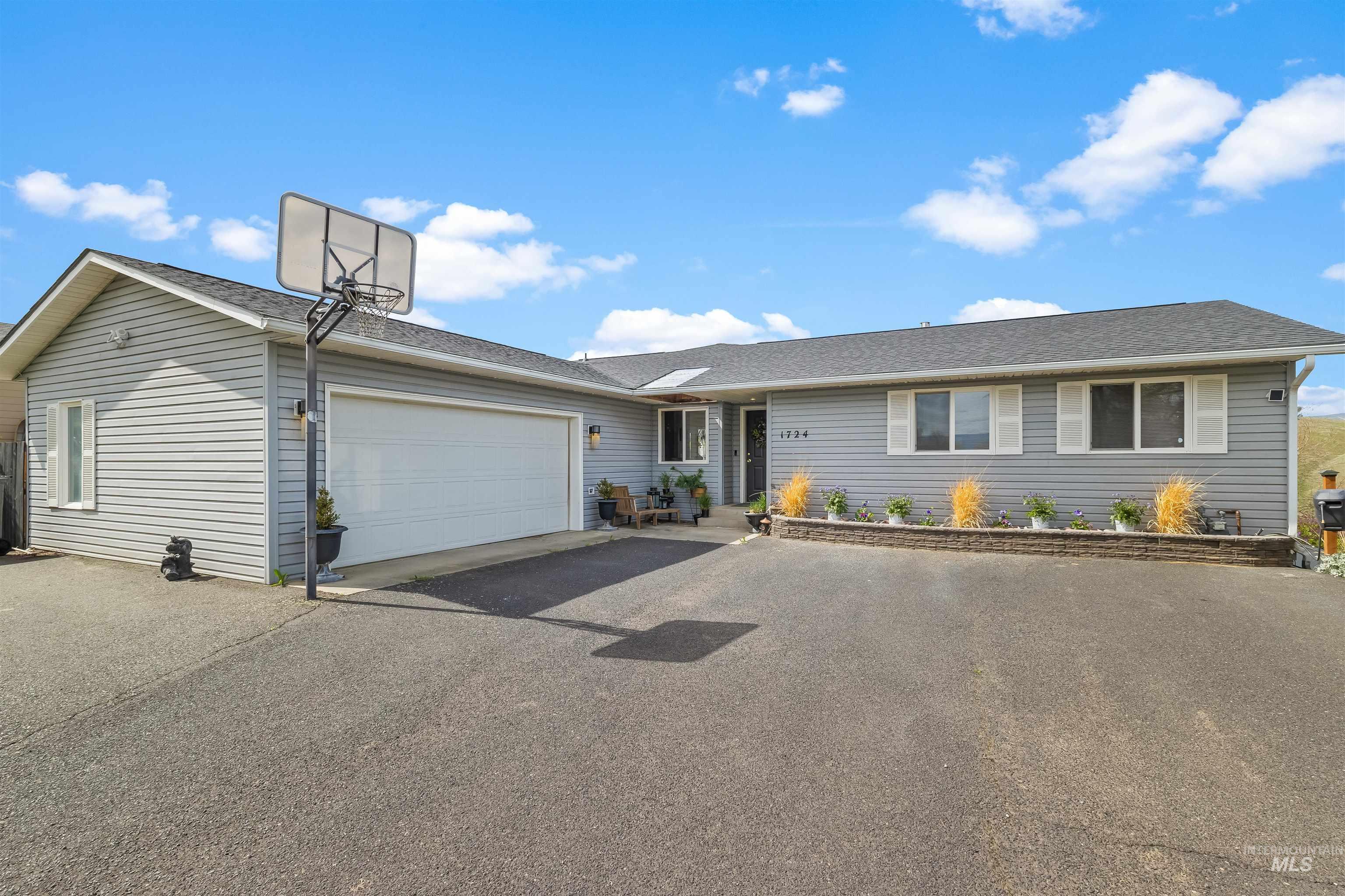 1724 Swallows Nest Loop