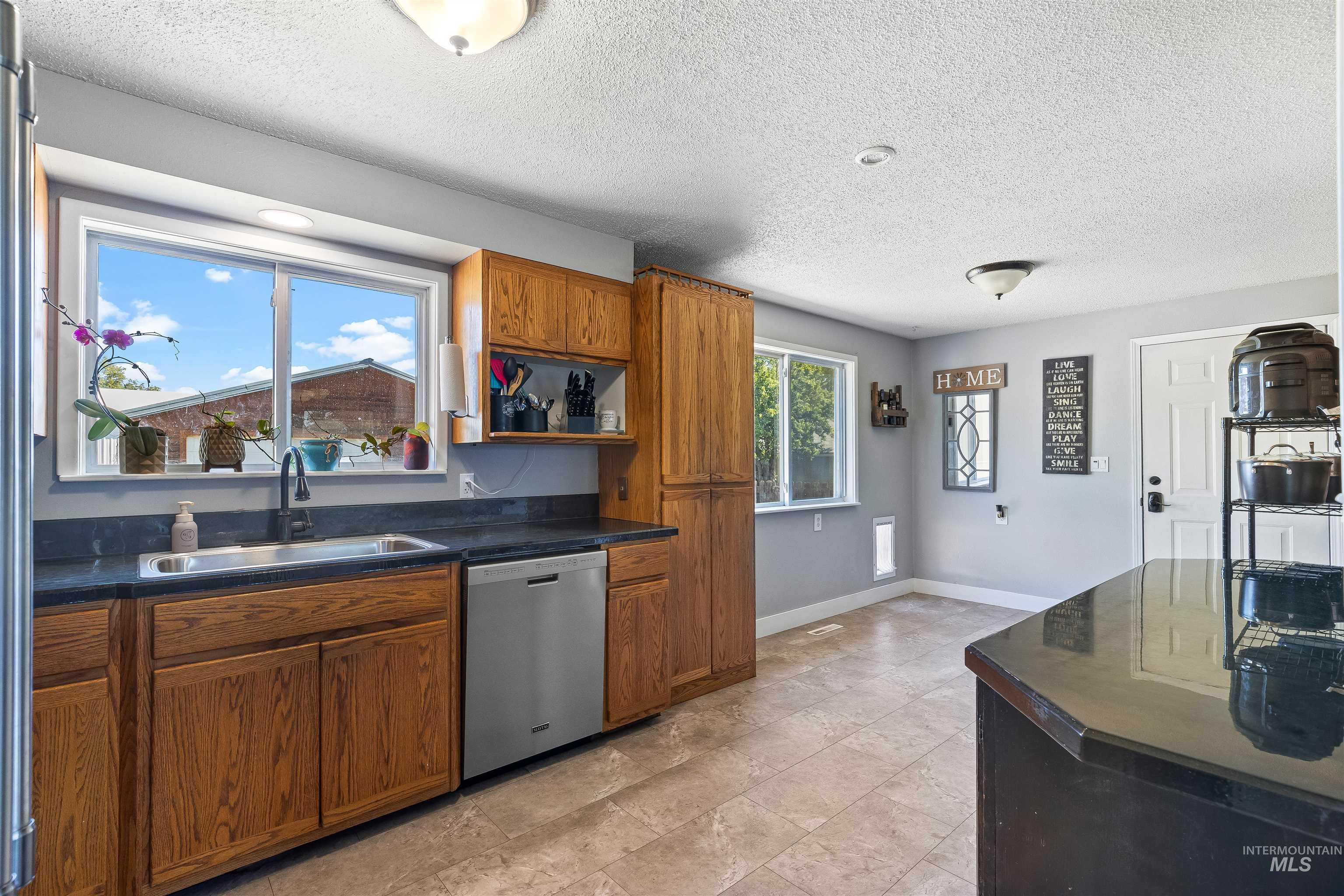 1129 Cedar Dr