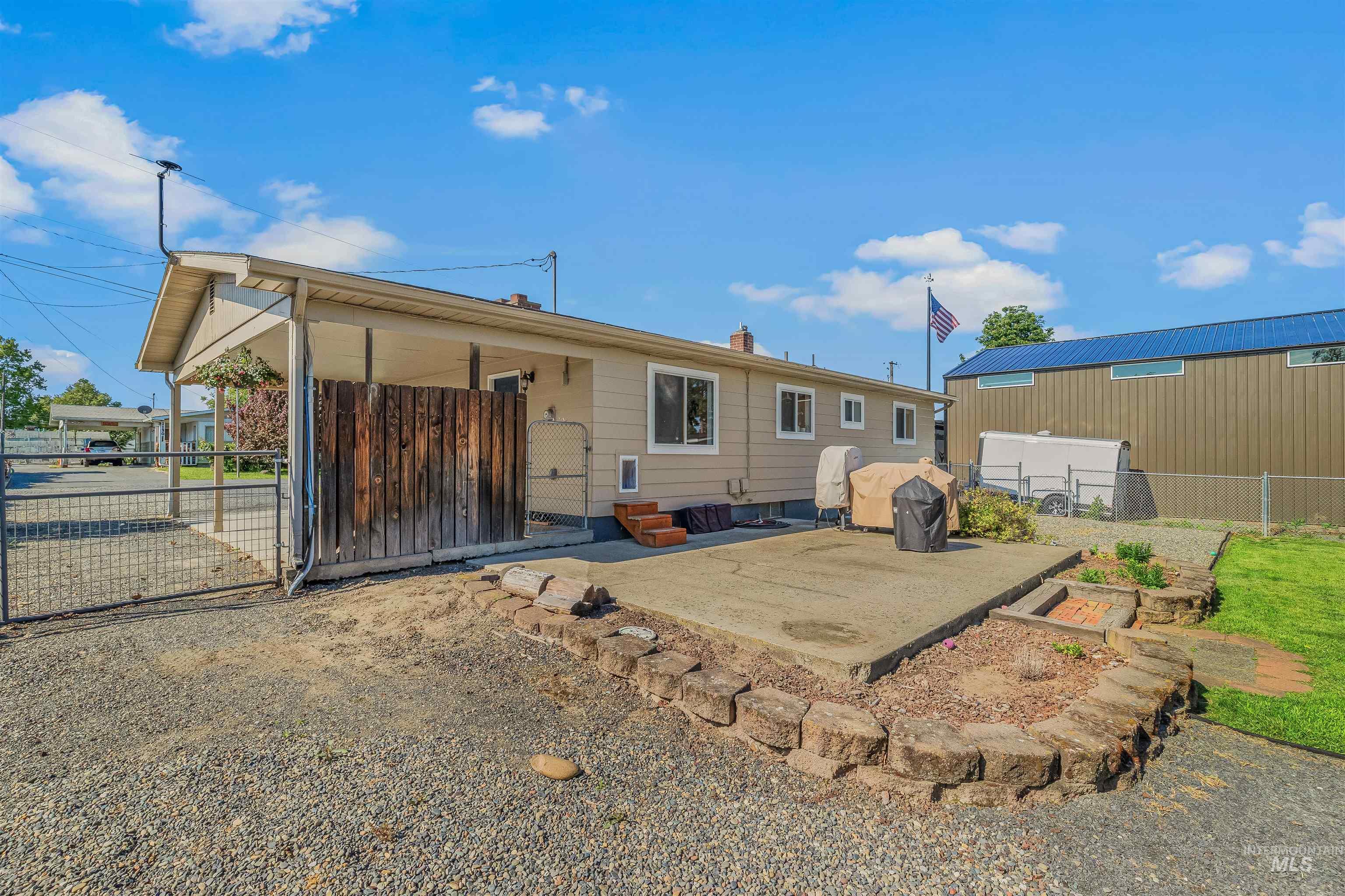 1129 Cedar Dr
