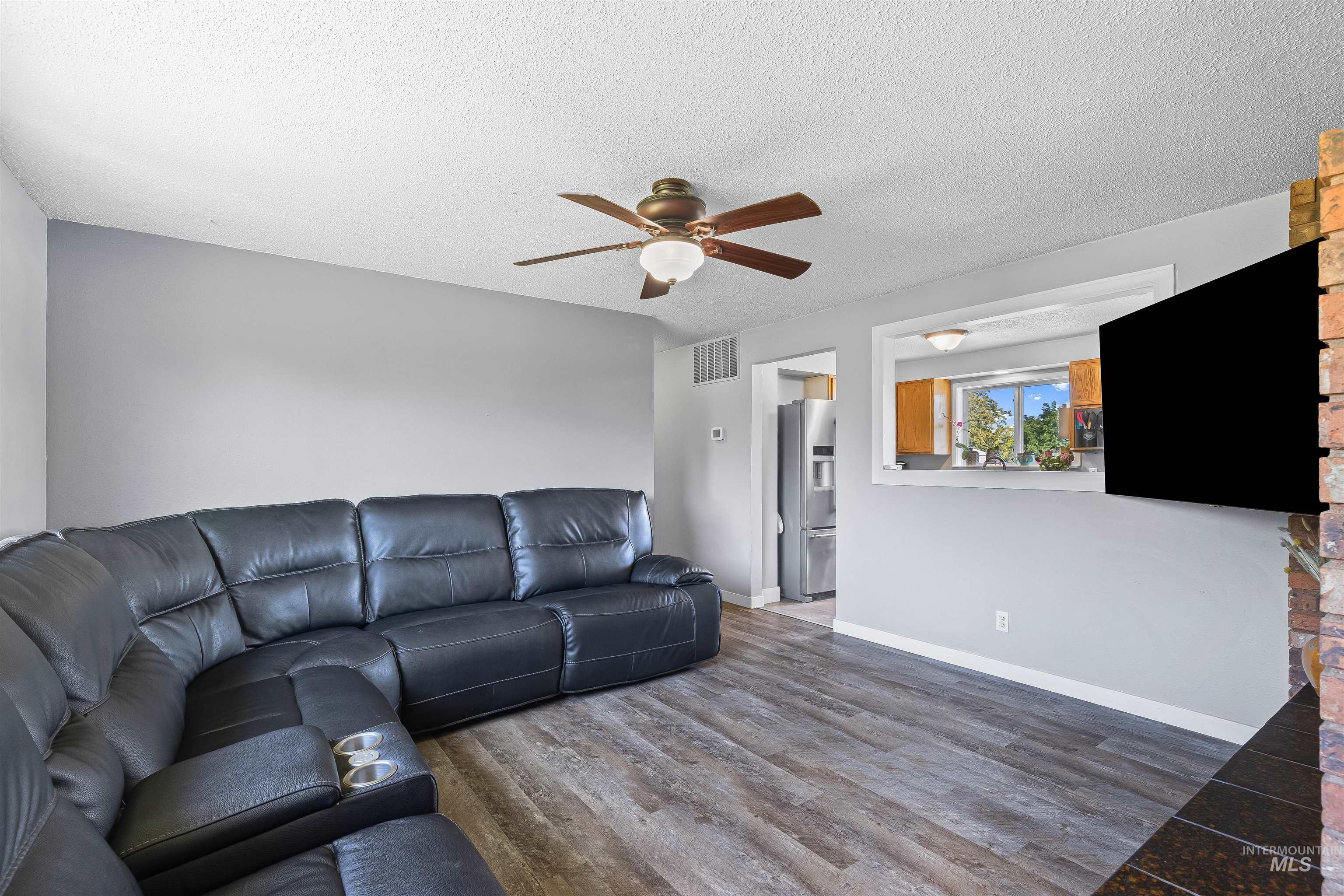 1129 Cedar Dr