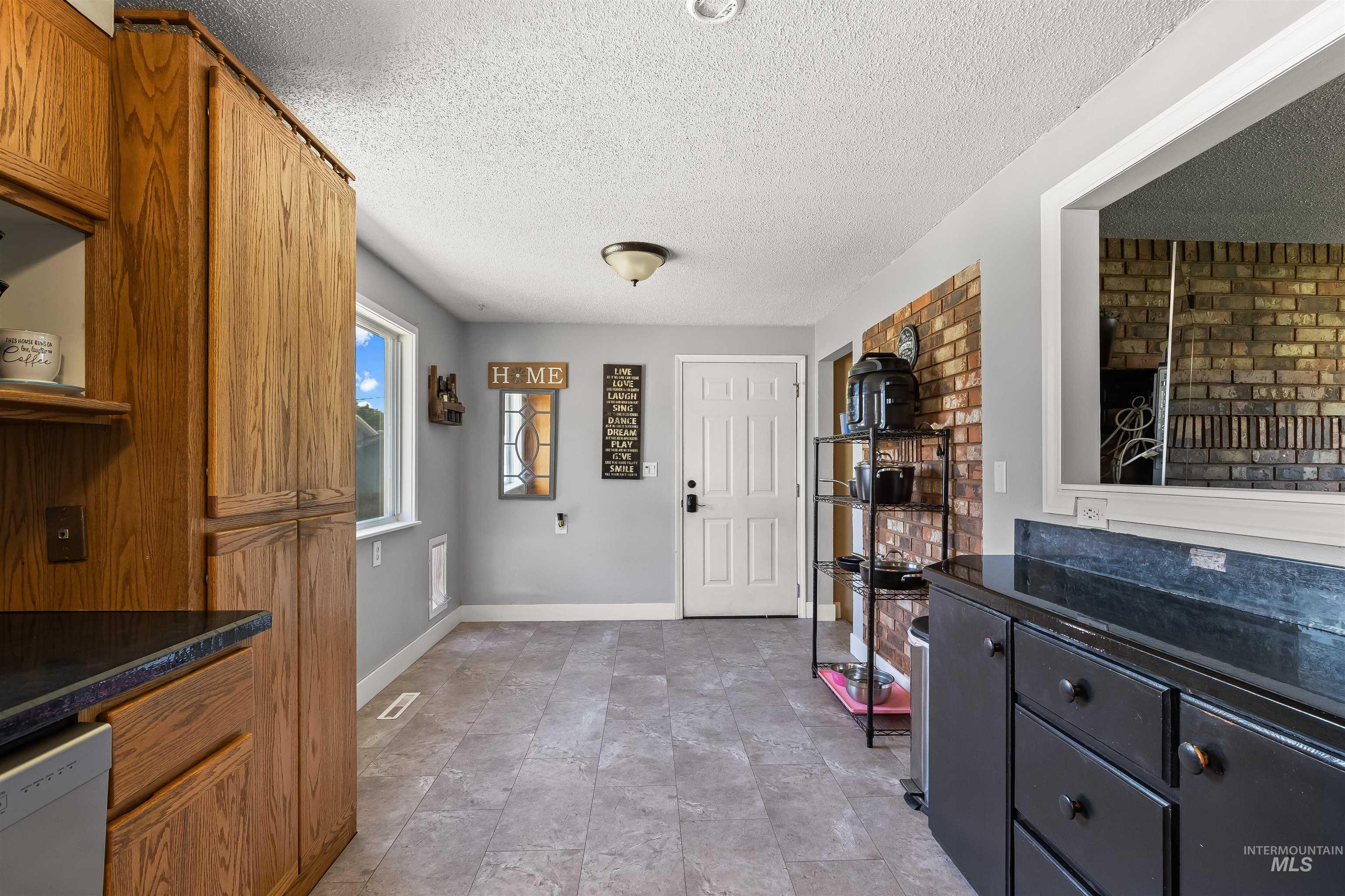 1129 Cedar Dr