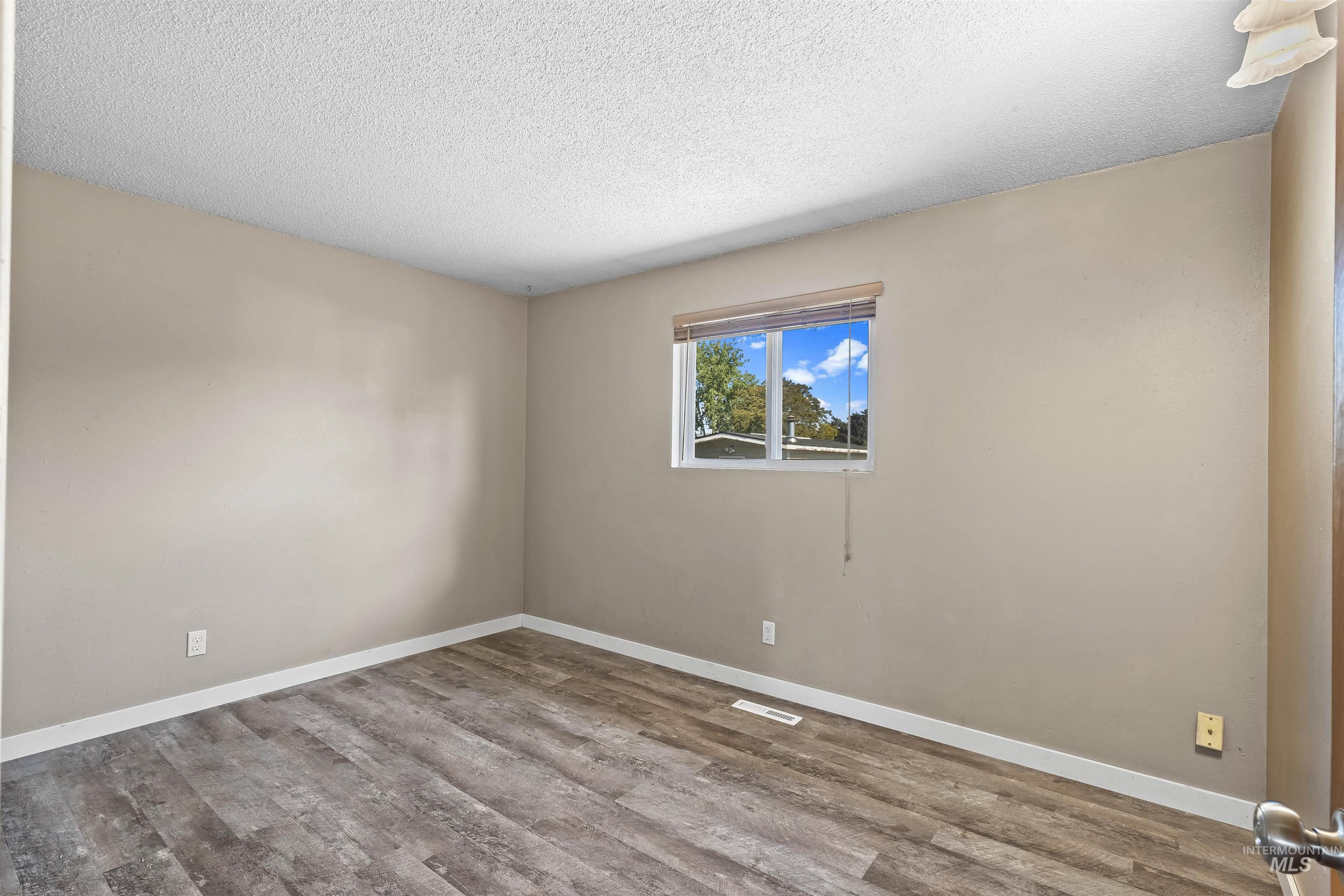 1129 Cedar Dr
