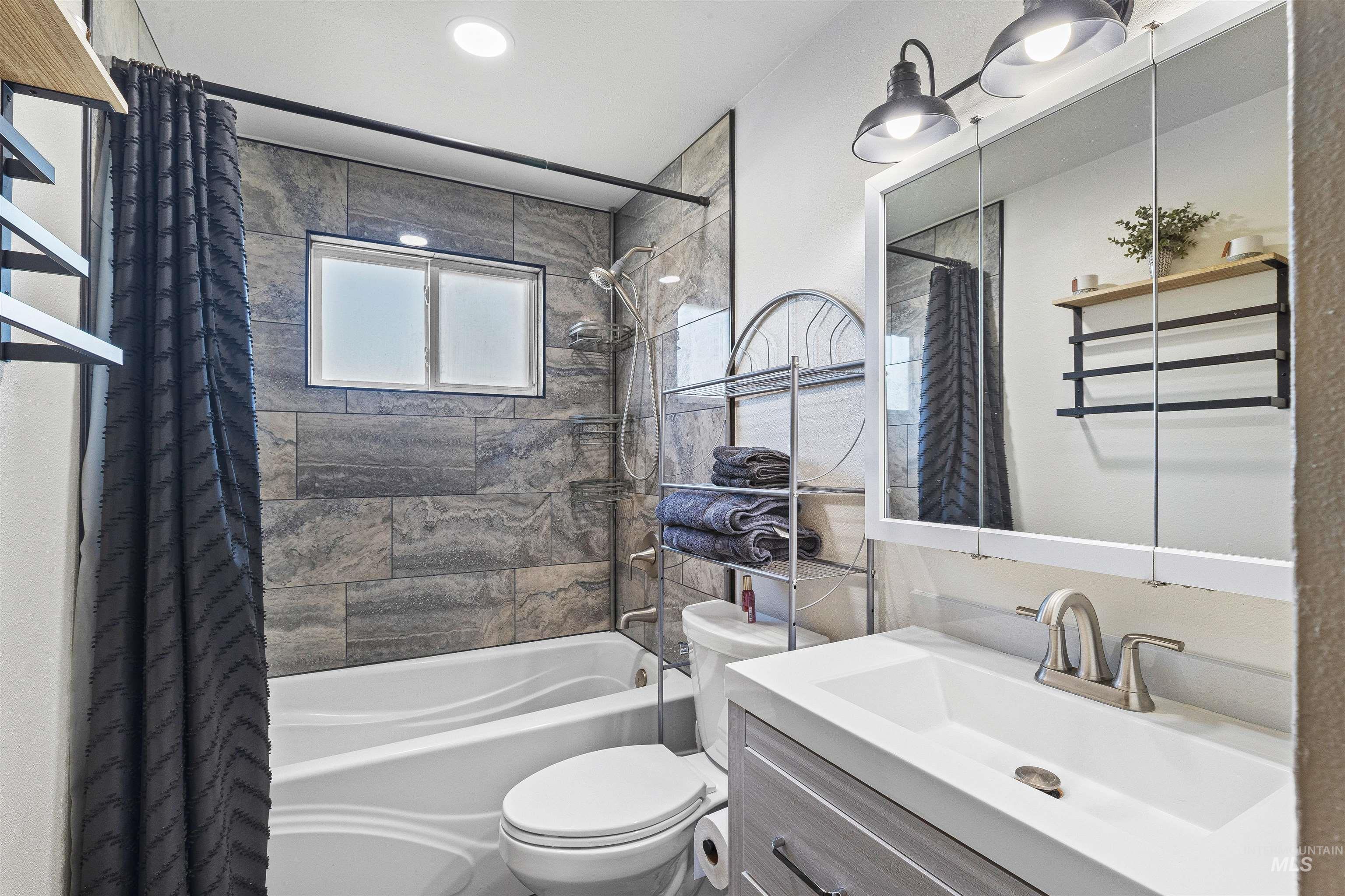 1129 Cedar Dr
