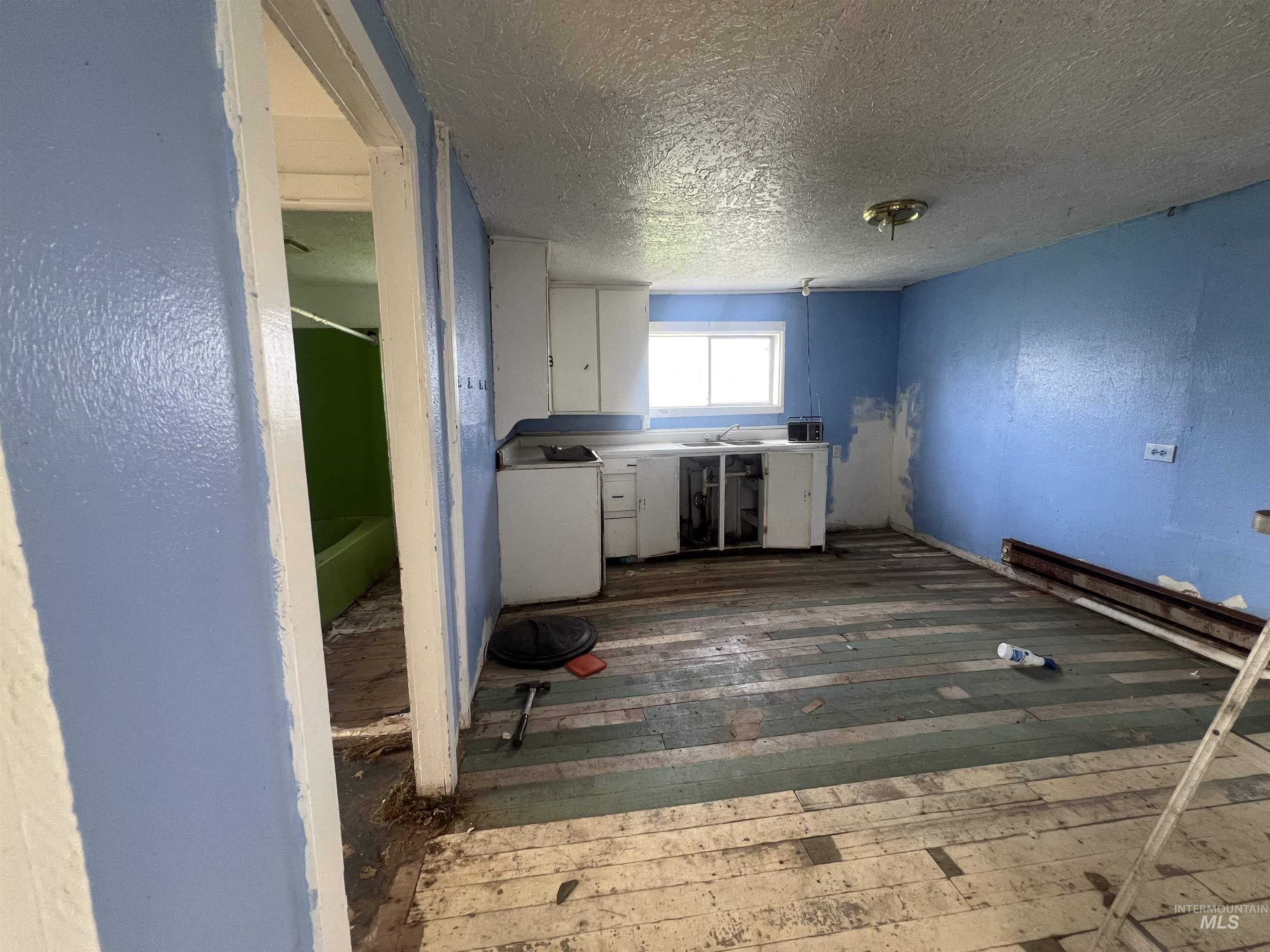 1902 4th Ave