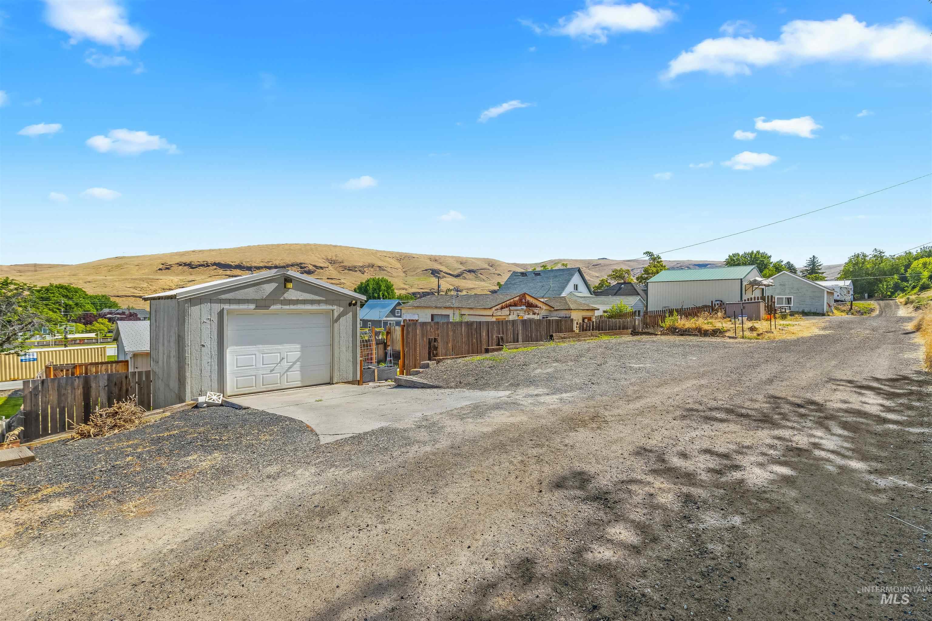 406 2nd Street