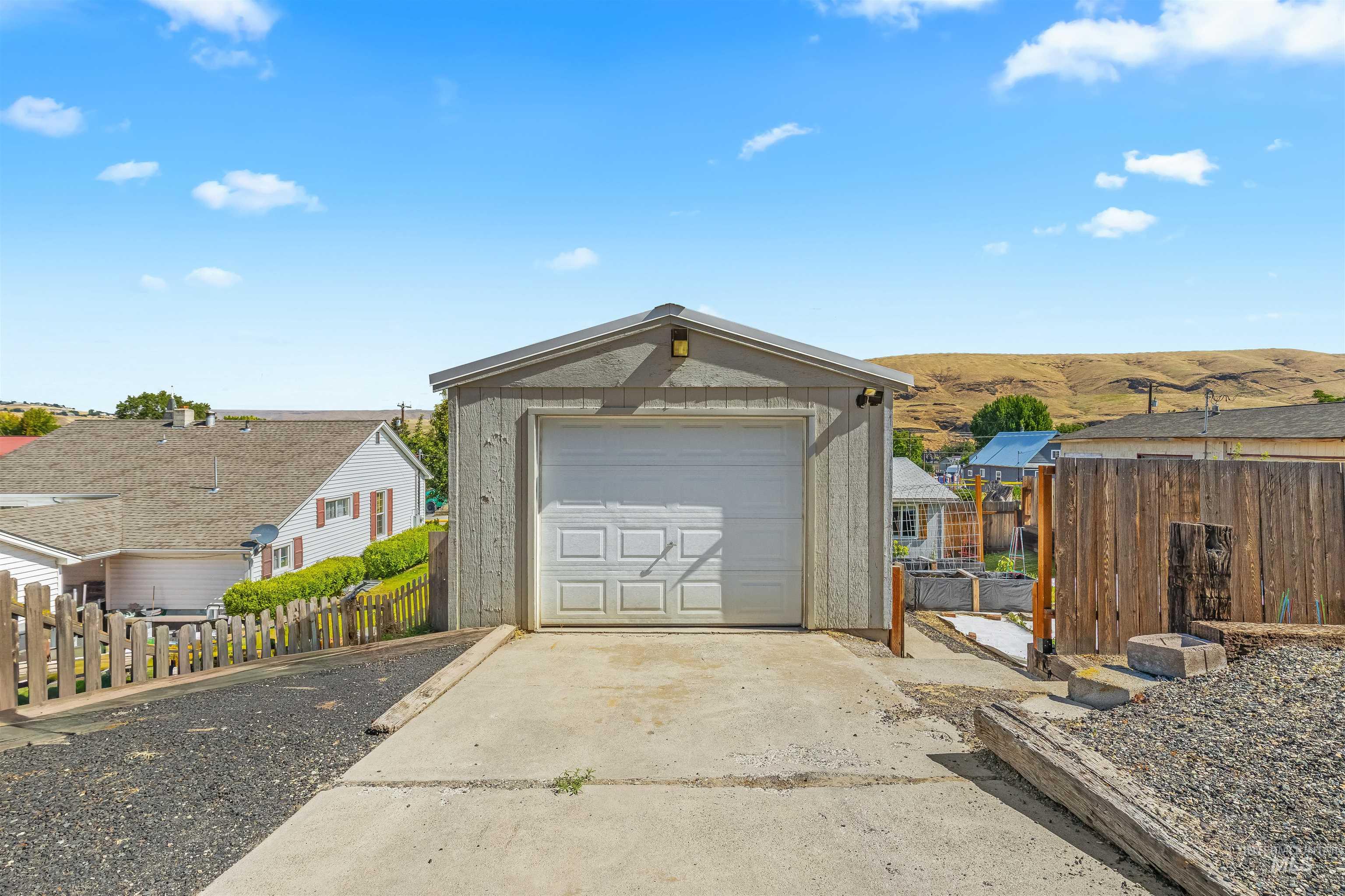 406 2nd Street