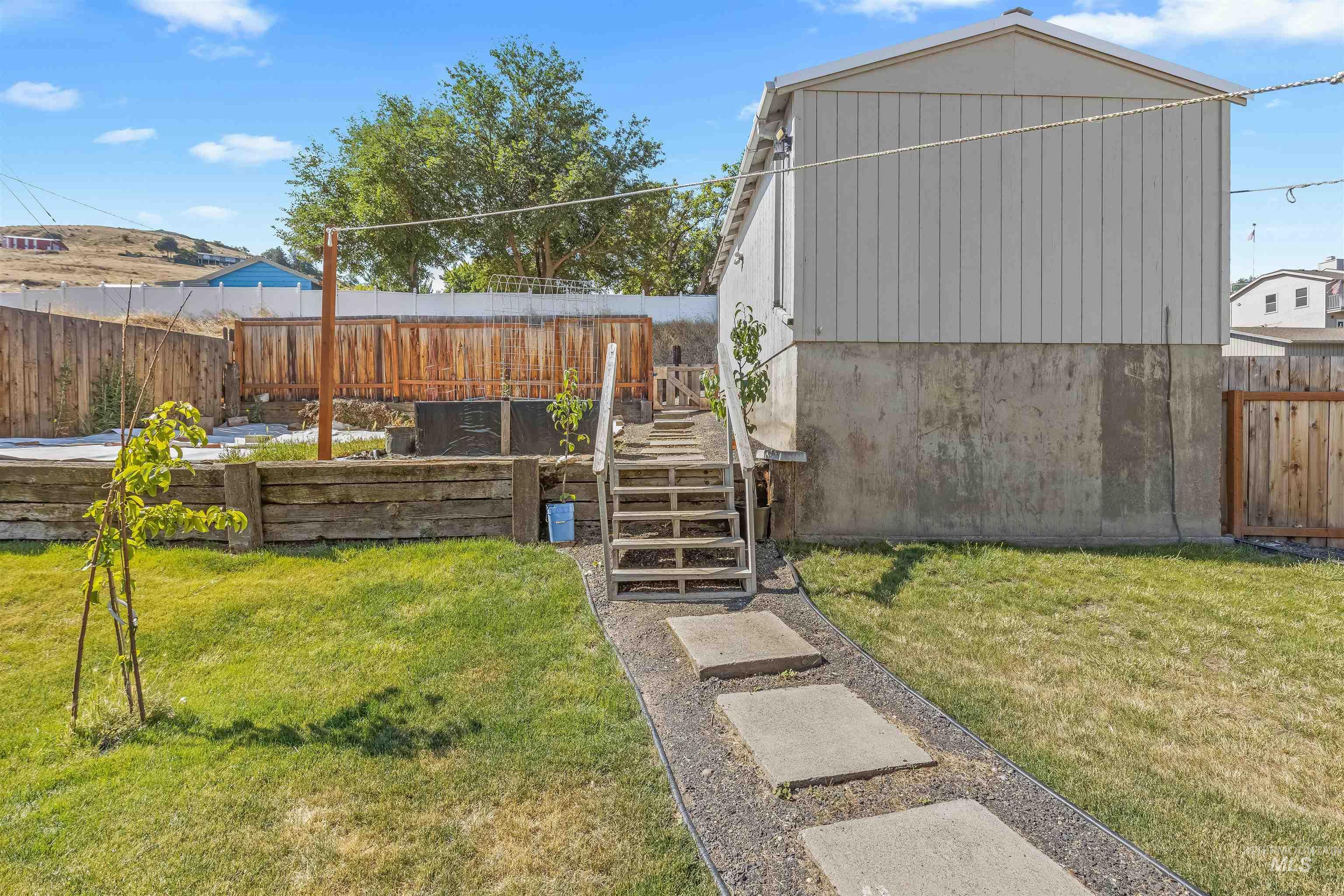 406 2nd Street