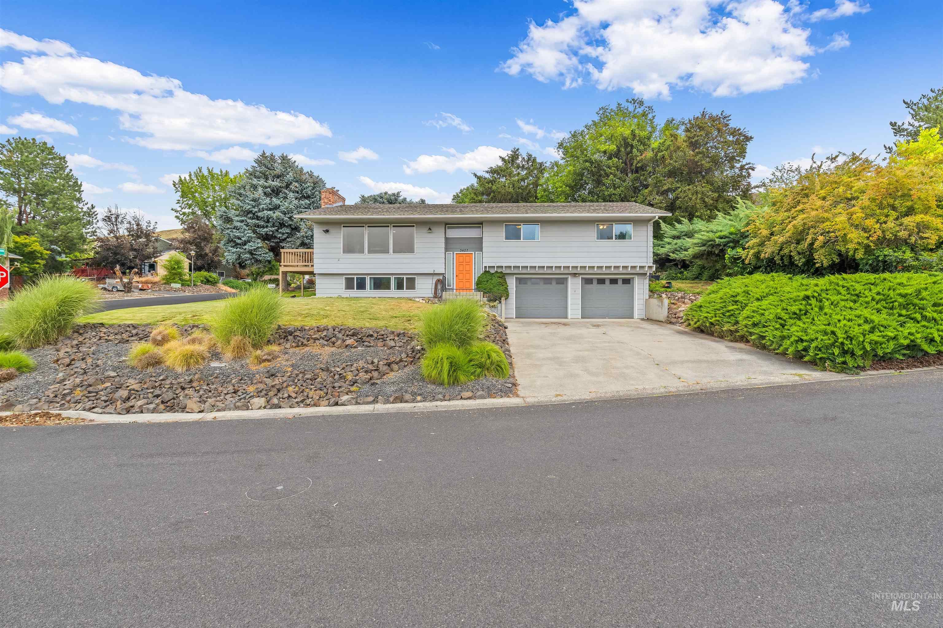 3427 Syringa Dr