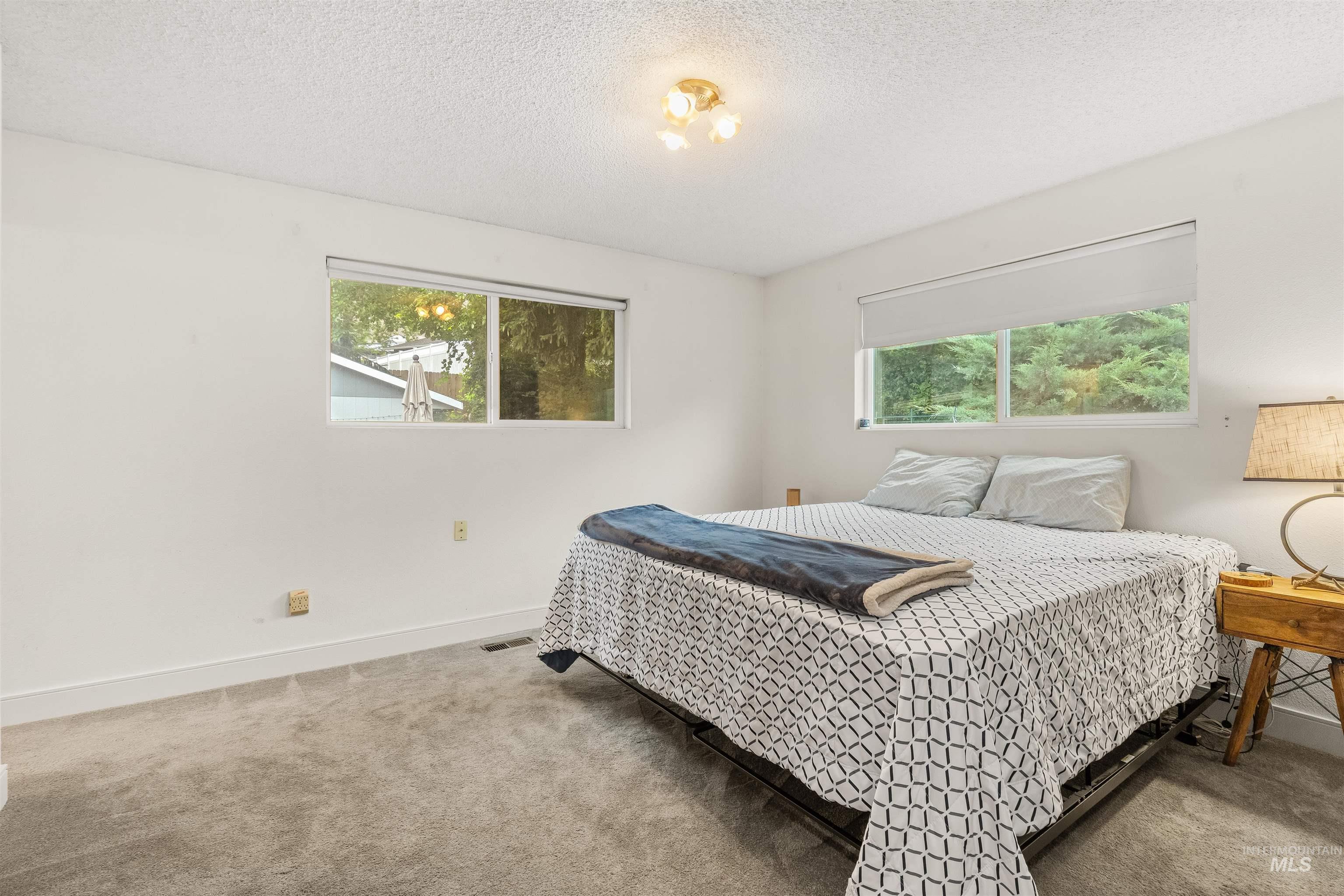 3427 Syringa Dr