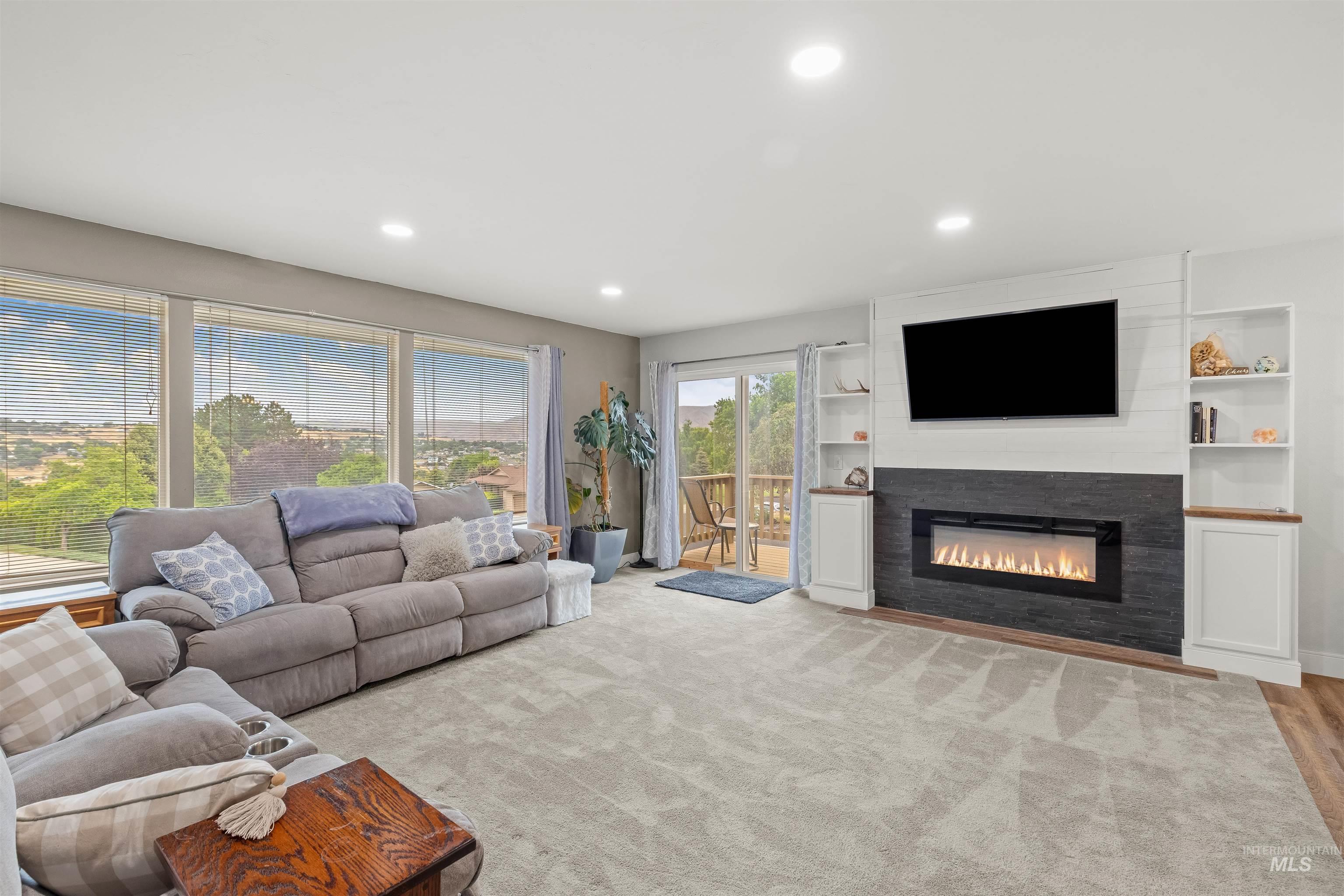 3427 Syringa Dr