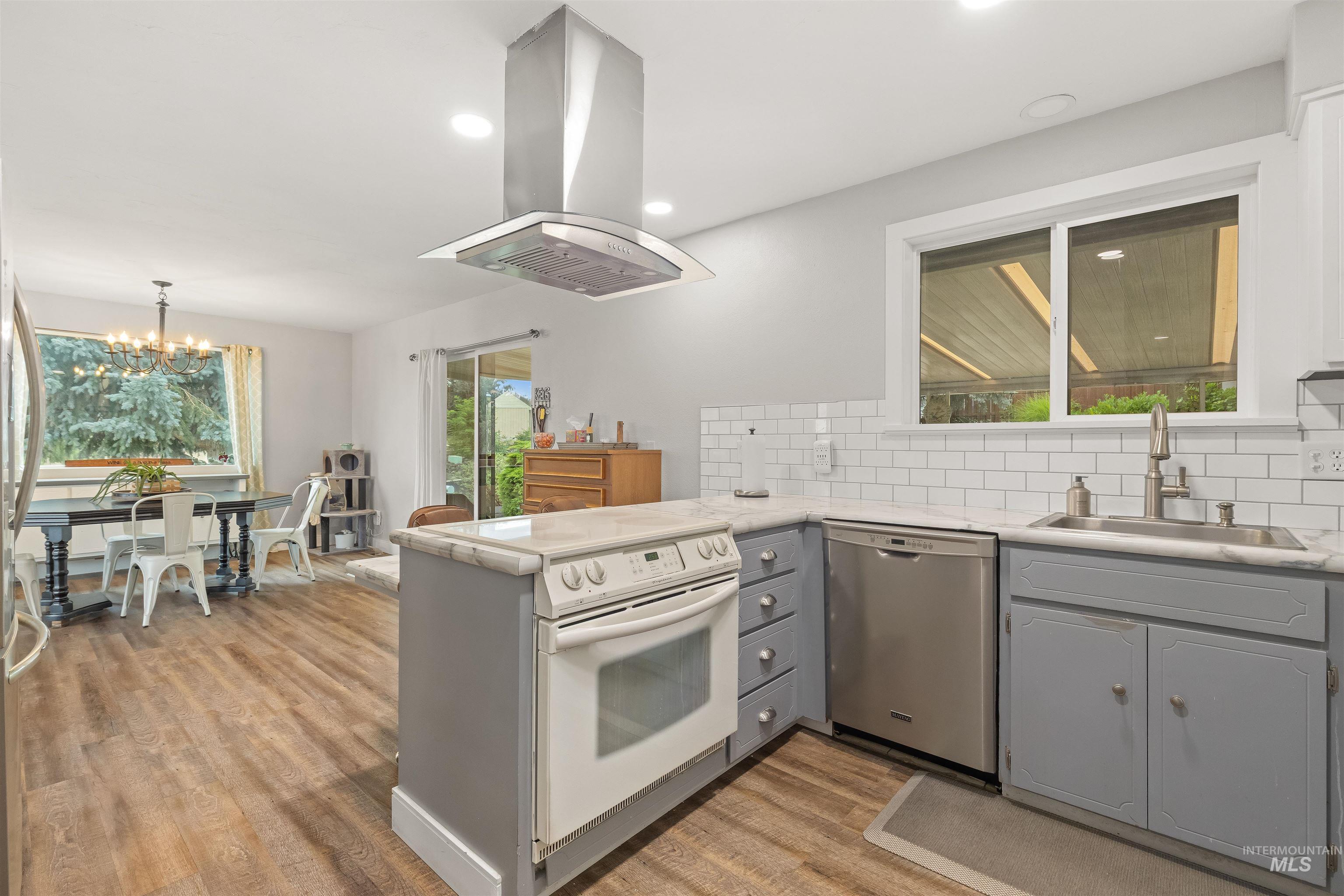 3427 Syringa Dr