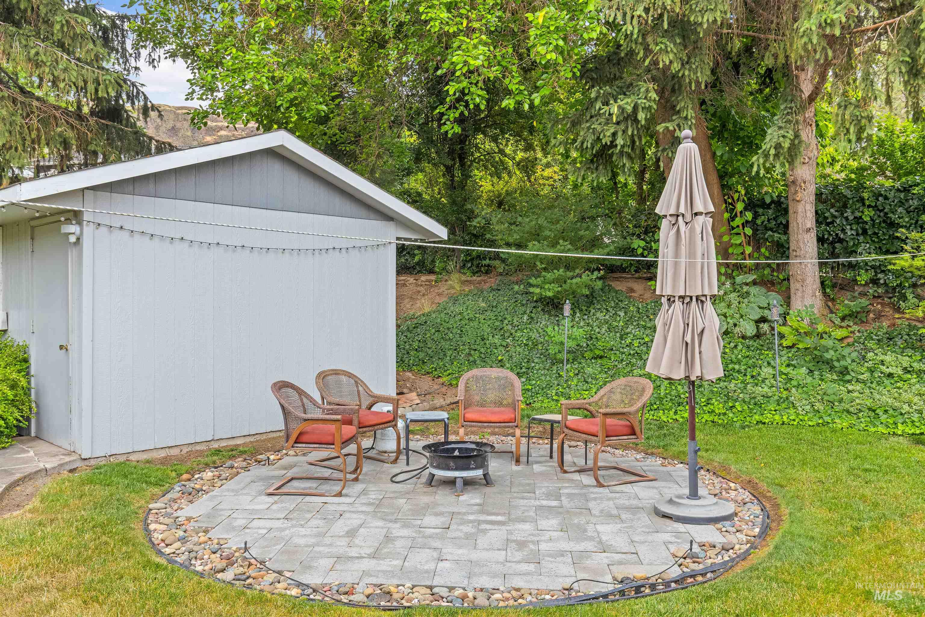 3427 Syringa Dr