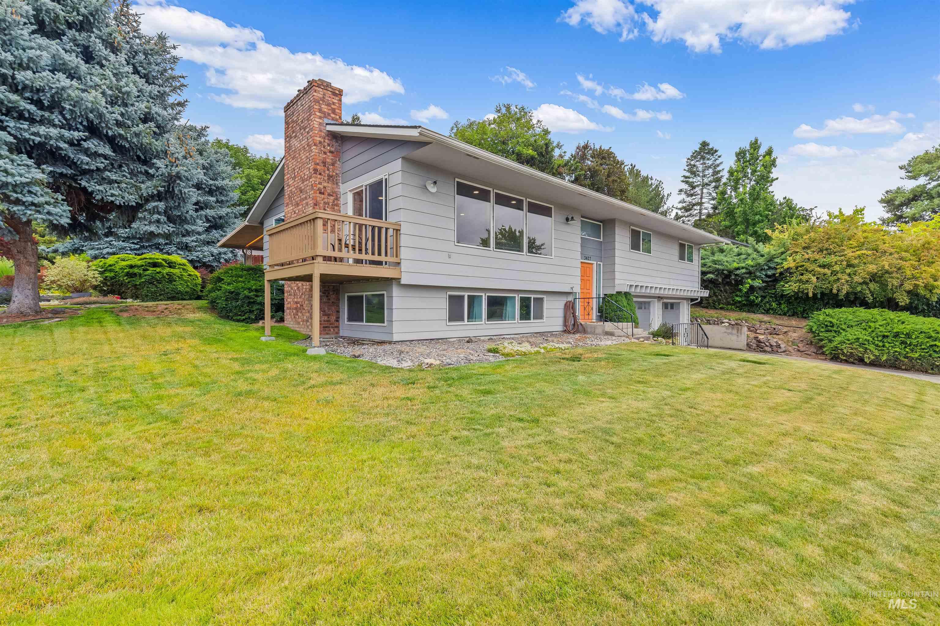 3427 Syringa Dr