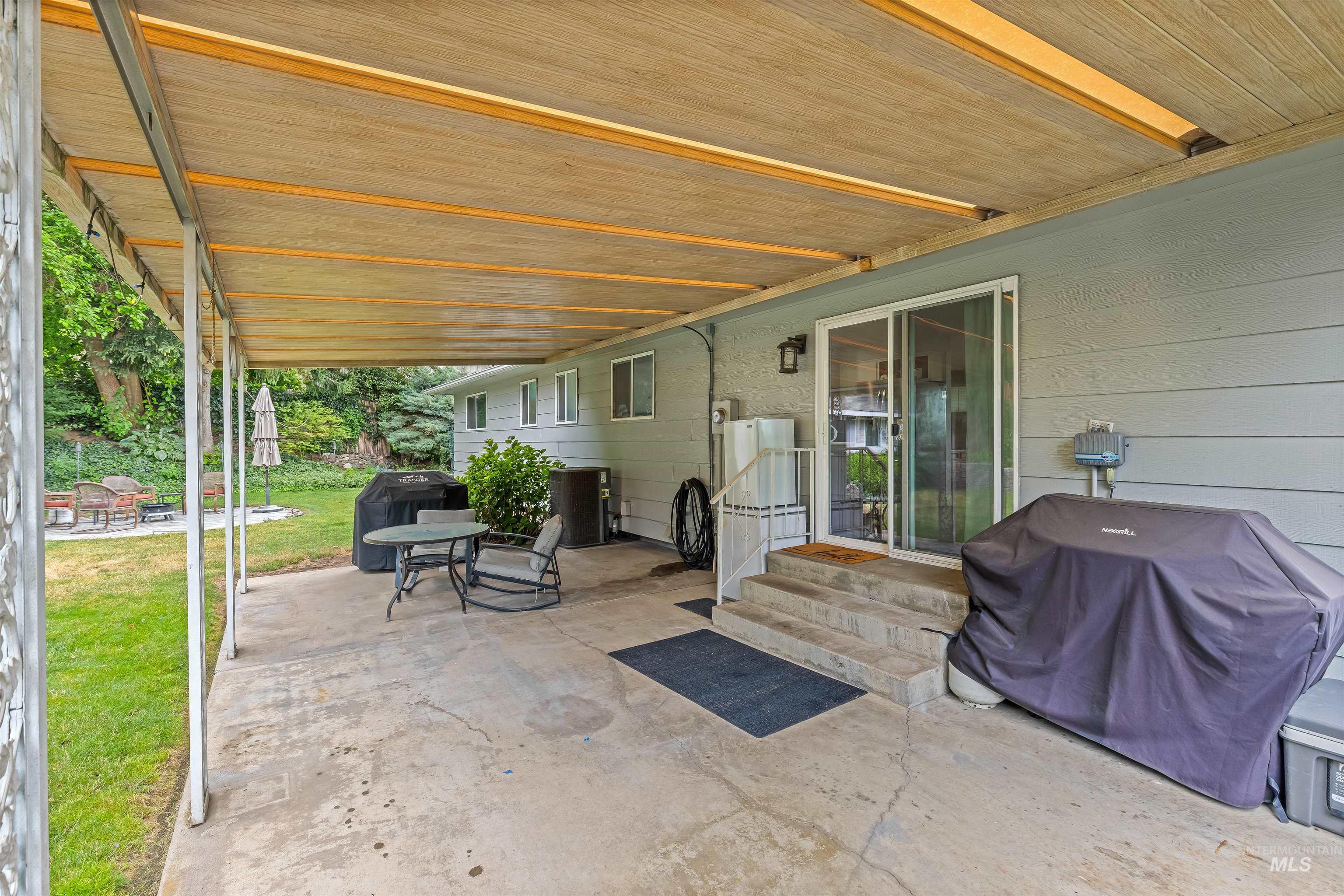 3427 Syringa Dr