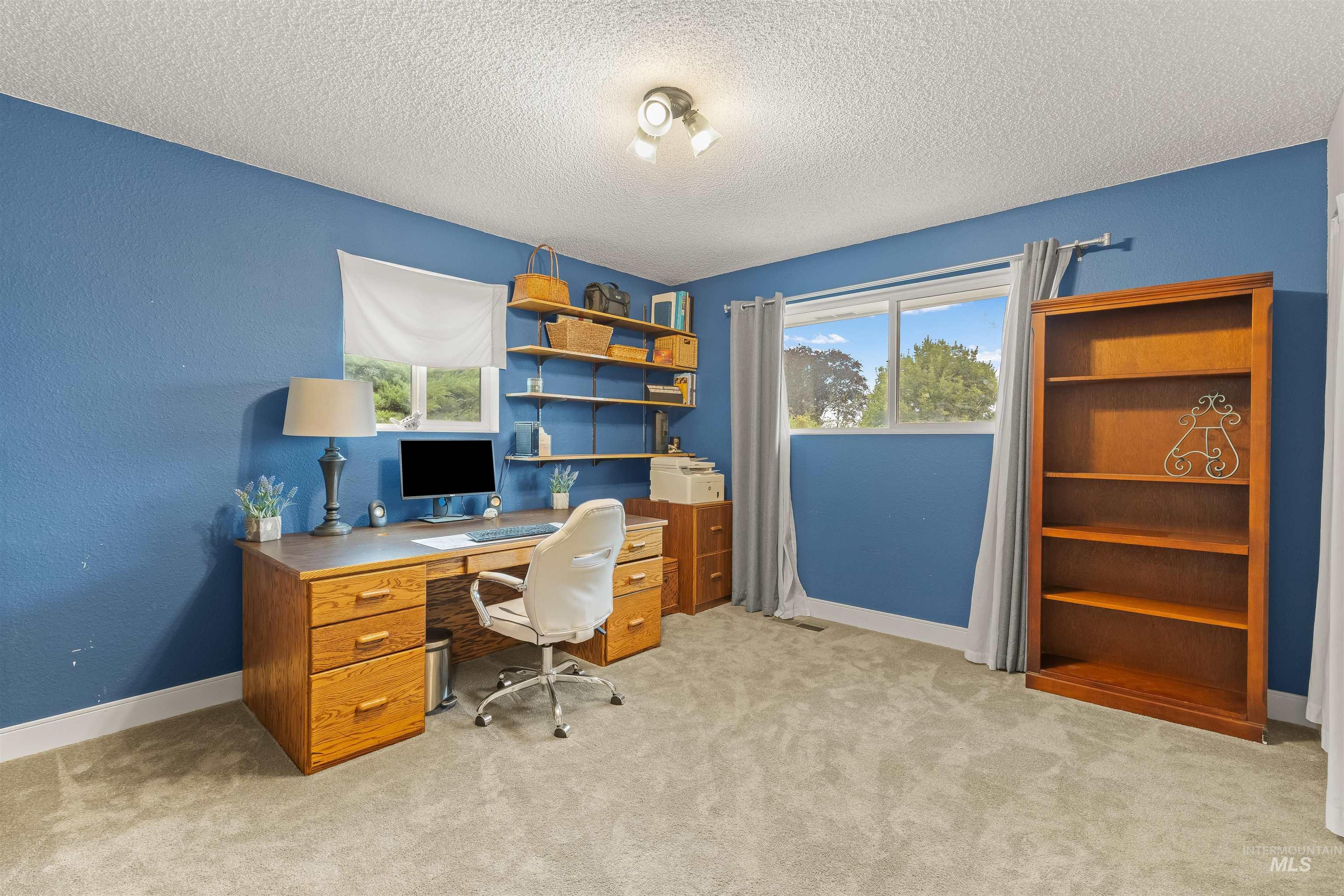 3427 Syringa Dr