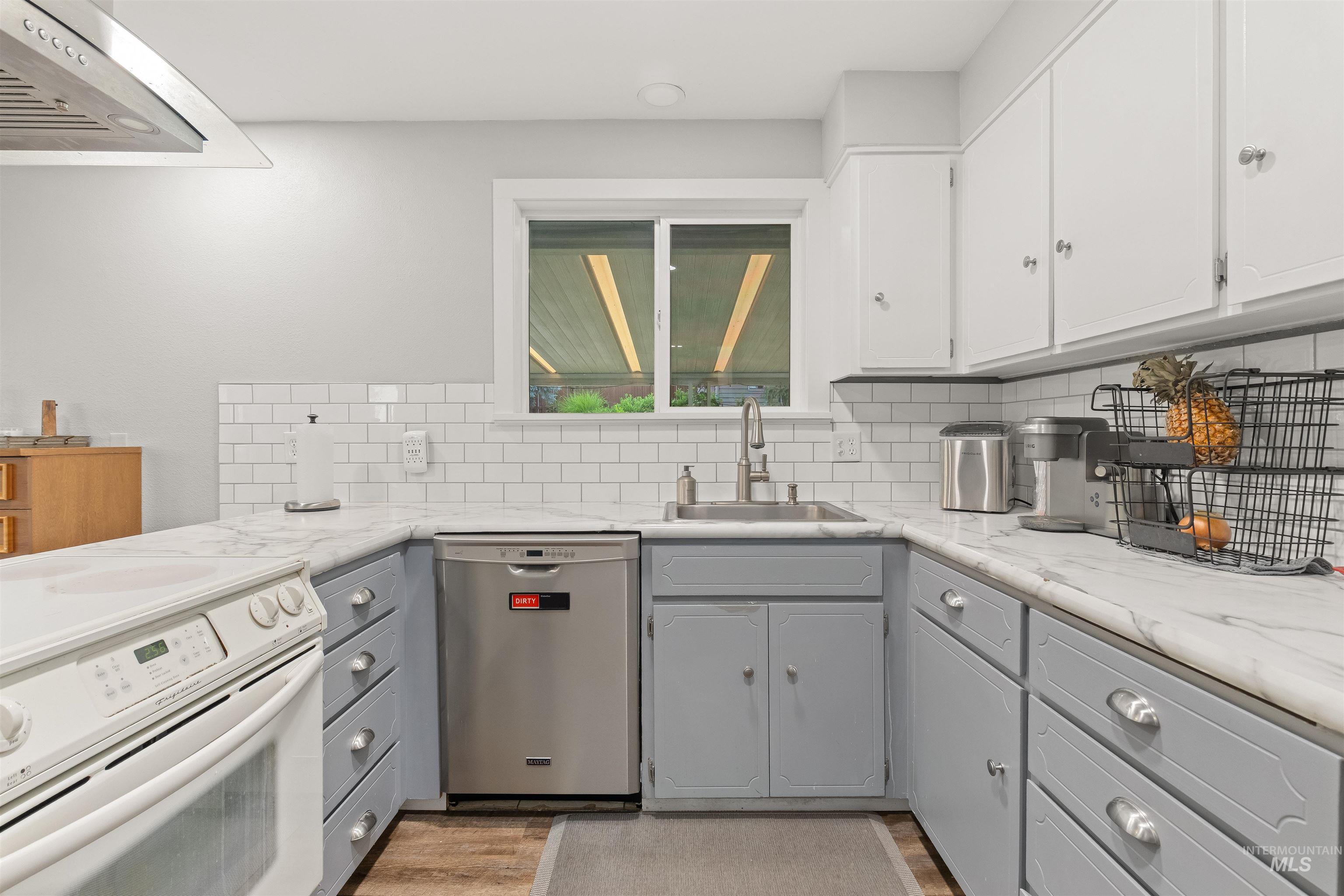 3427 Syringa Dr