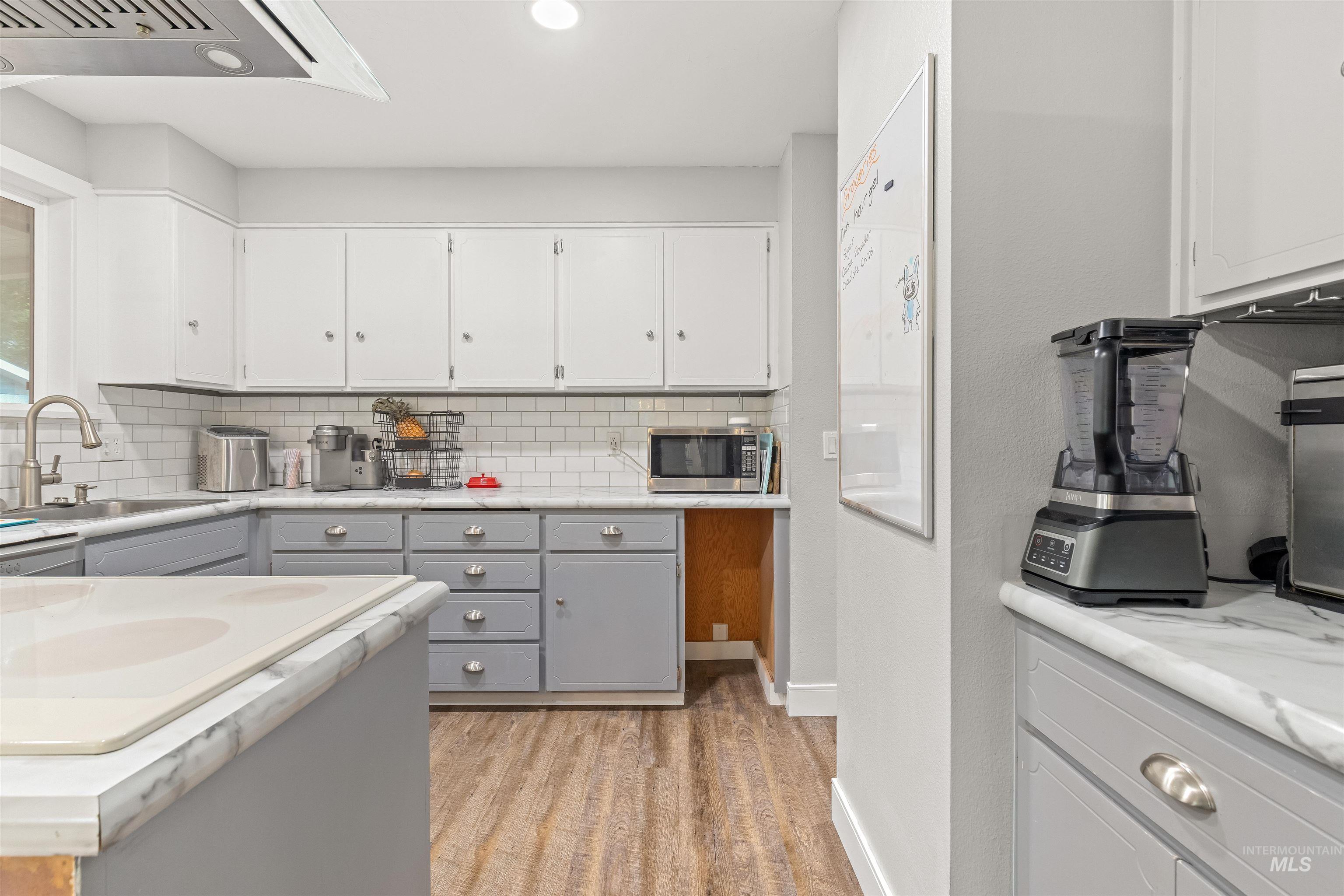 3427 Syringa Dr