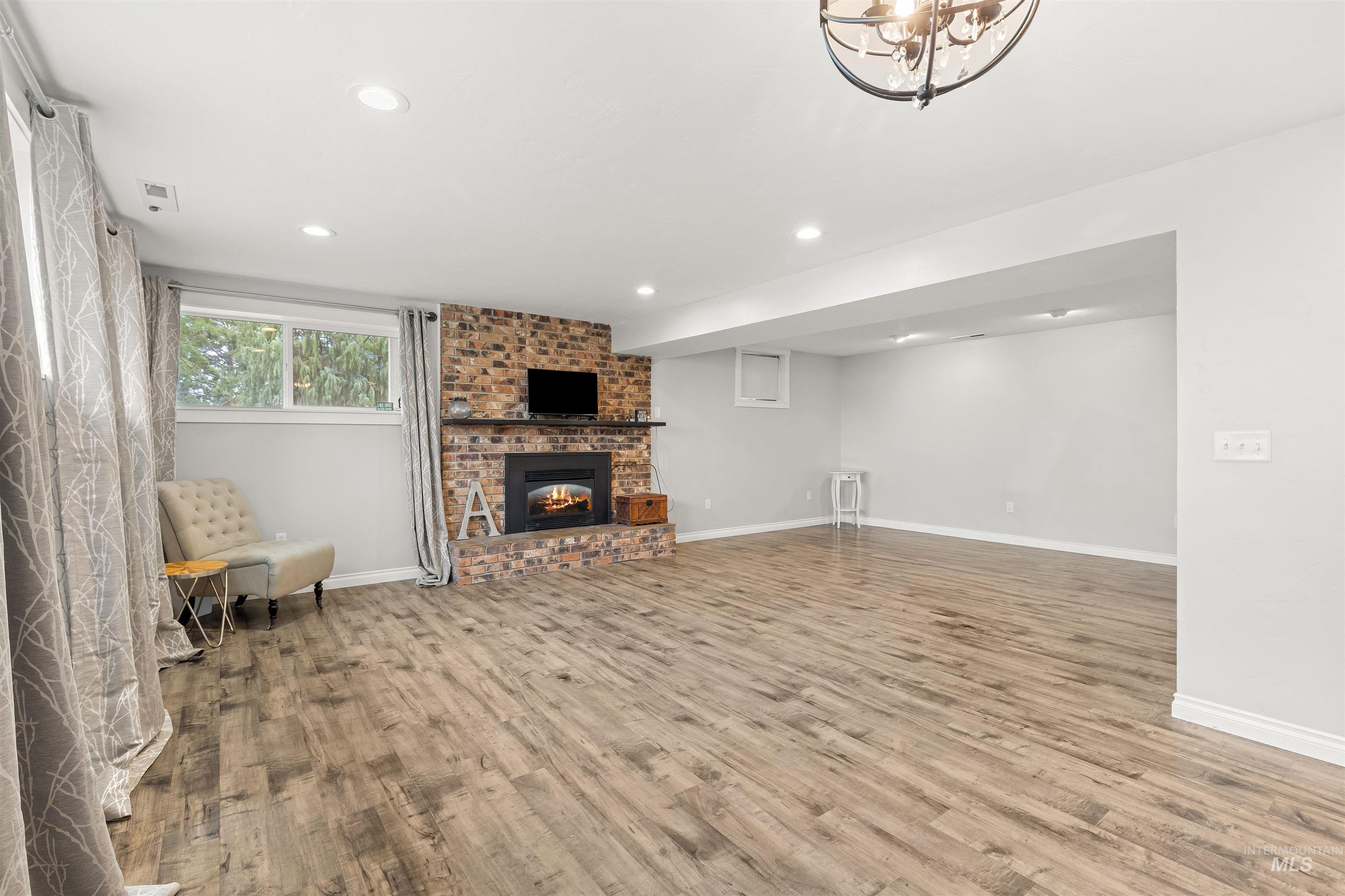 3427 Syringa Dr