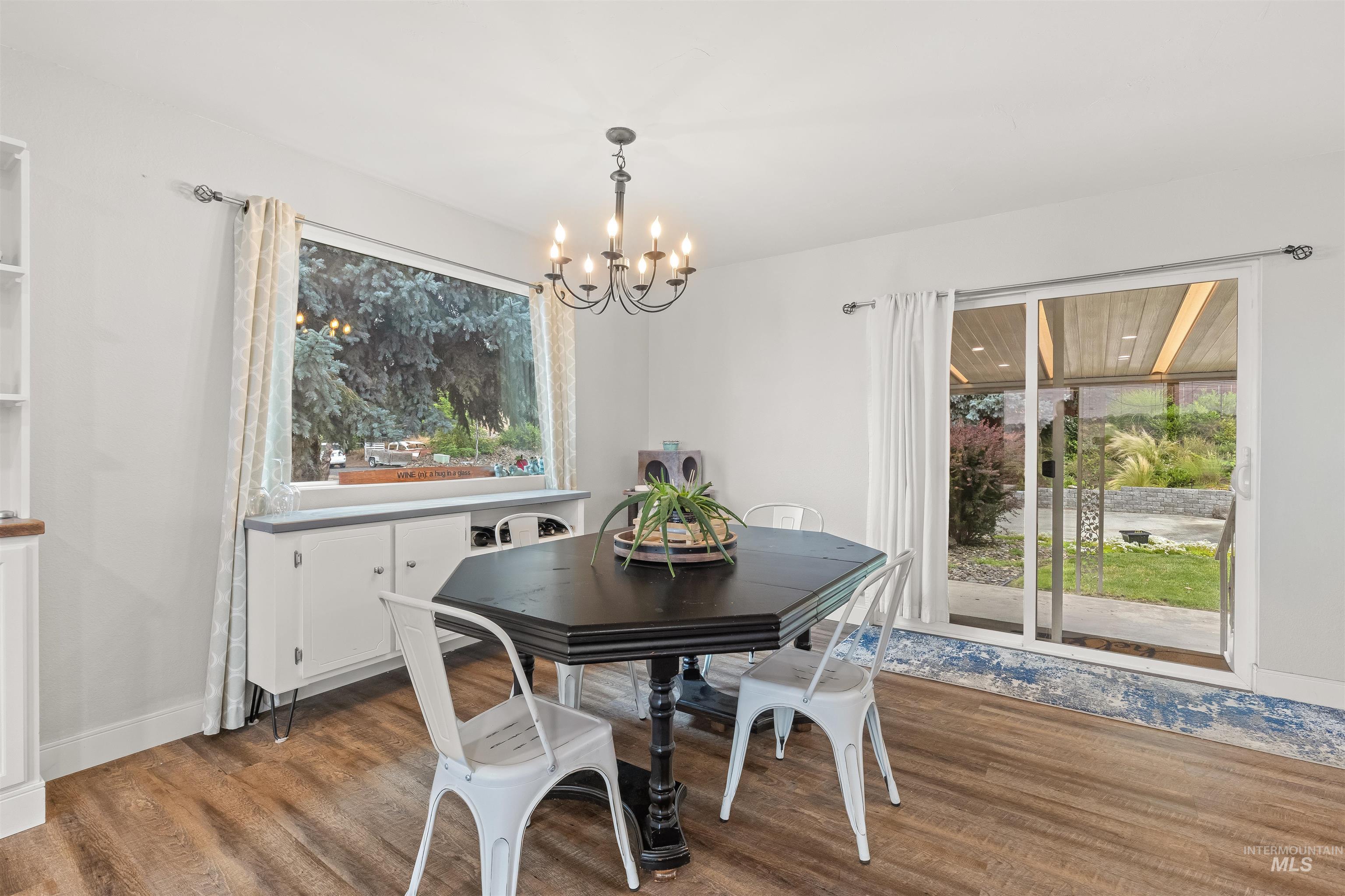 3427 Syringa Dr