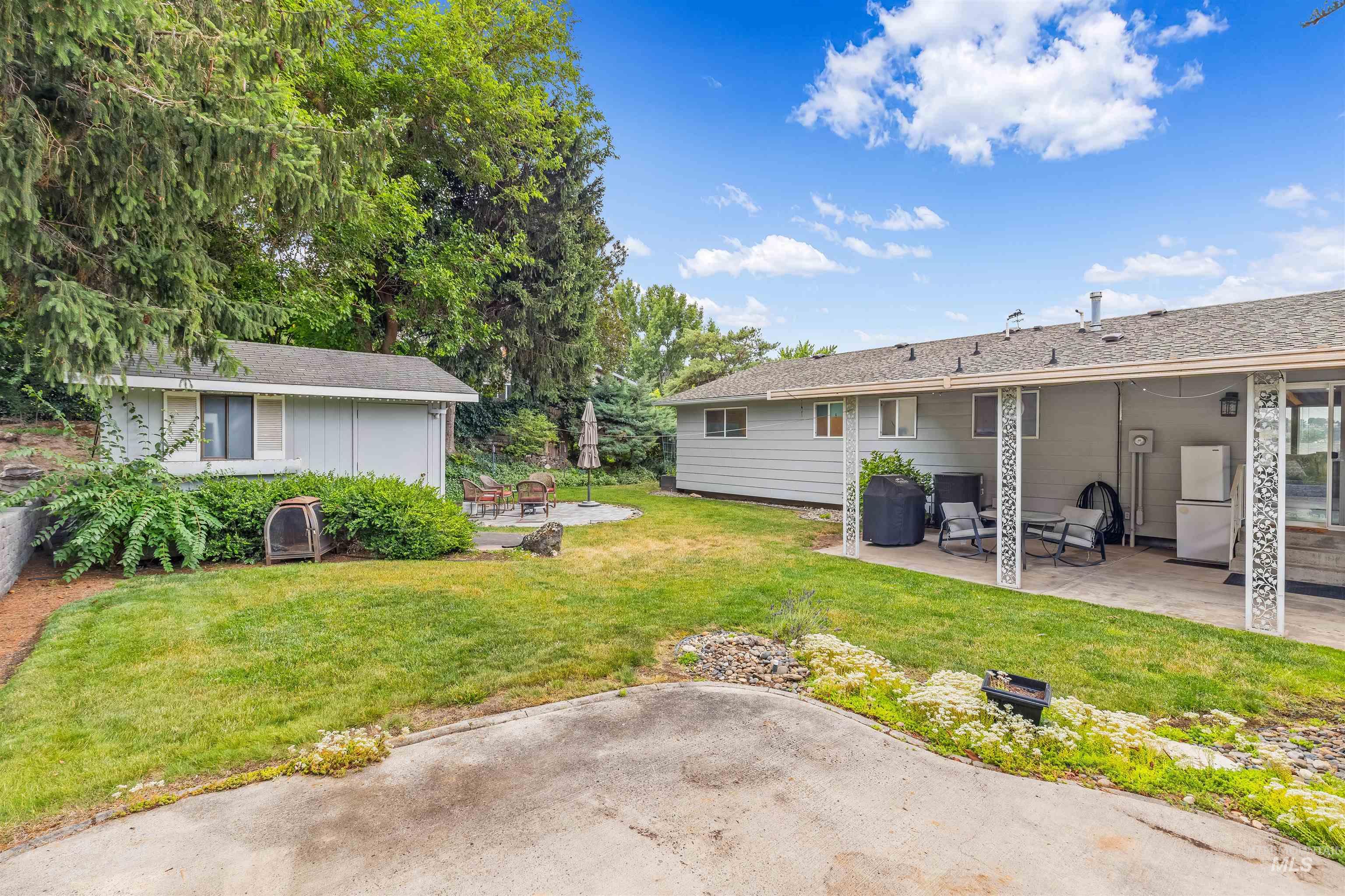 3427 Syringa Dr
