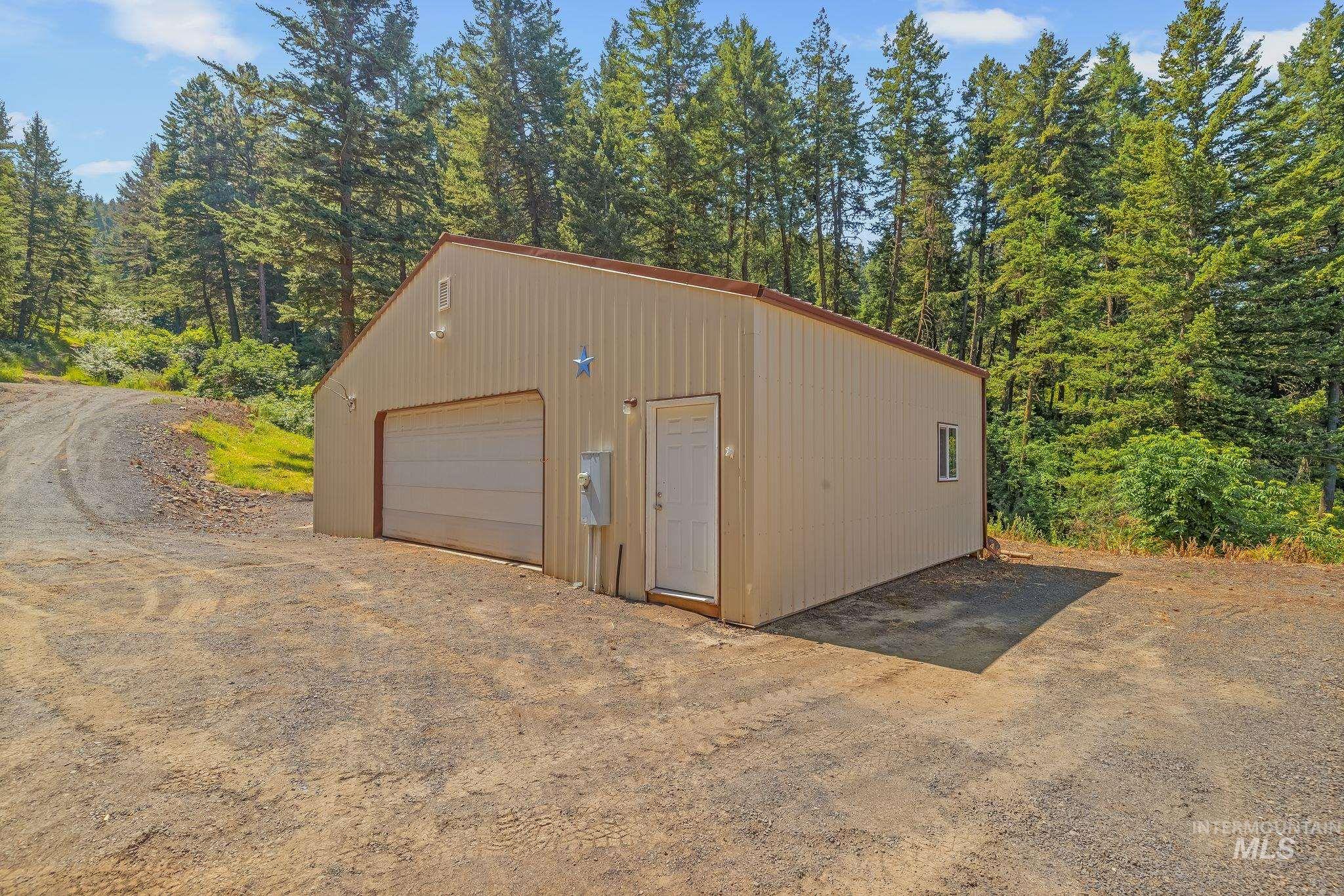 40936 Bobcat Lane