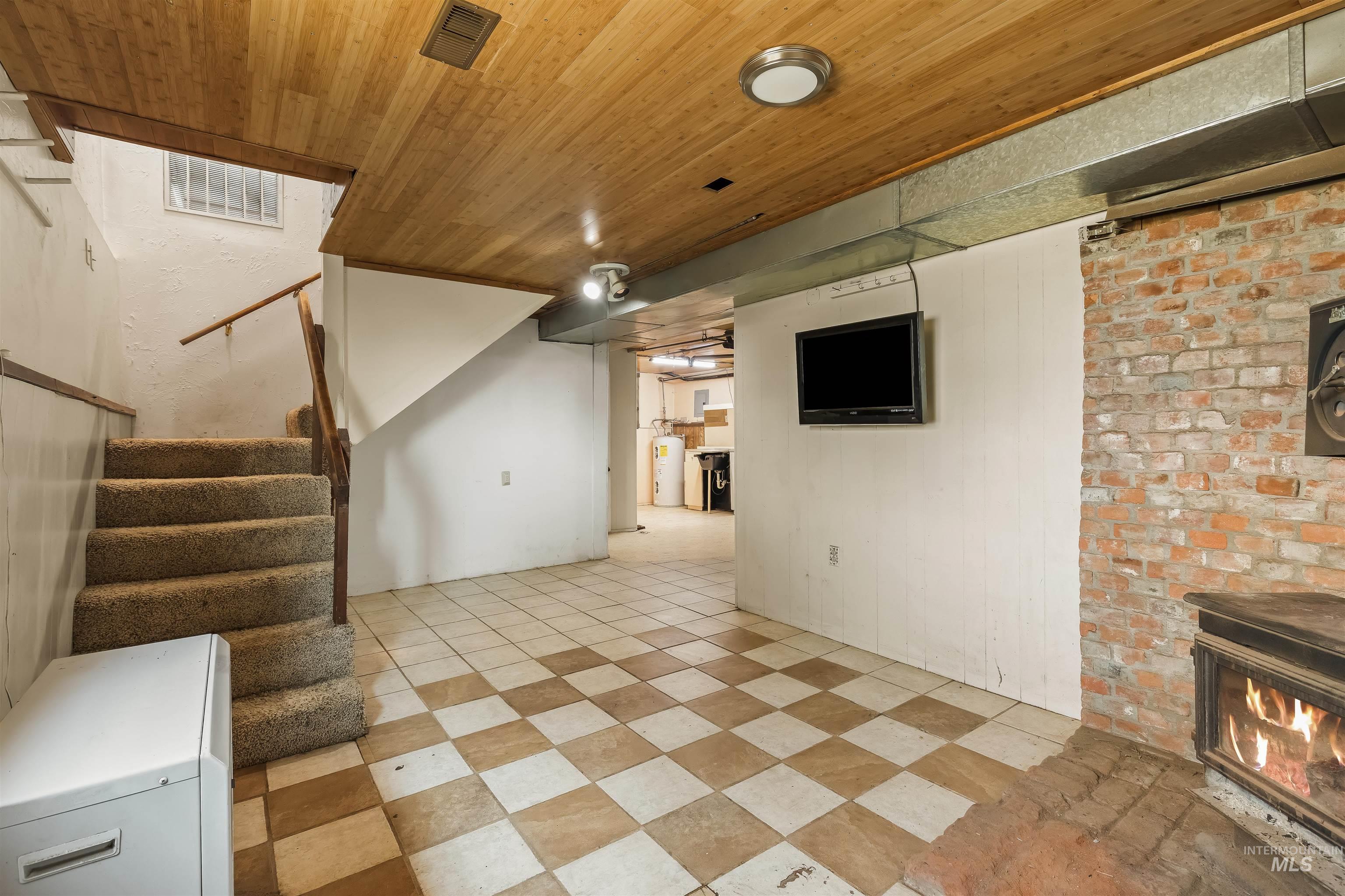 641 Croswell Ave