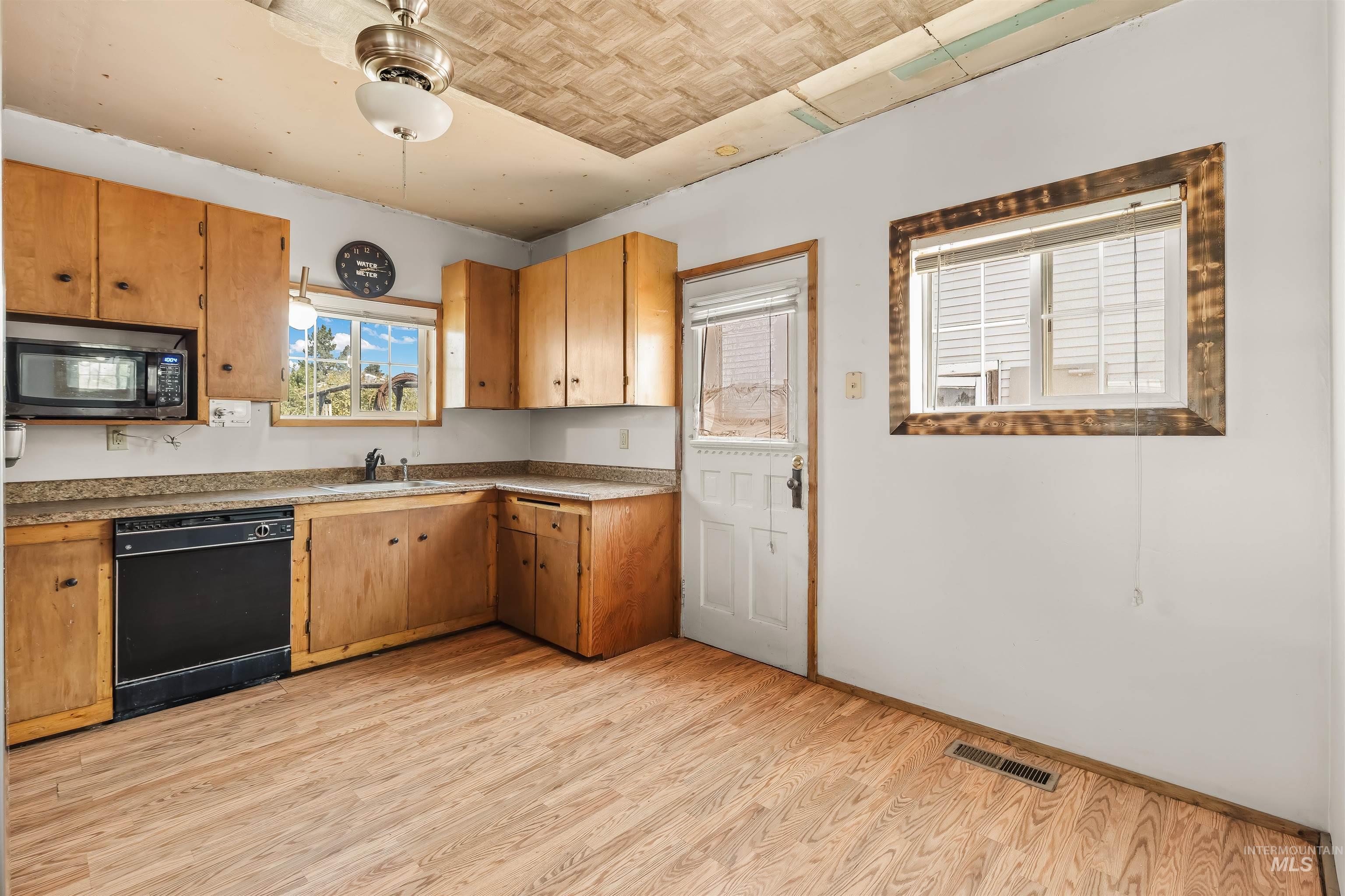 641 Croswell Ave
