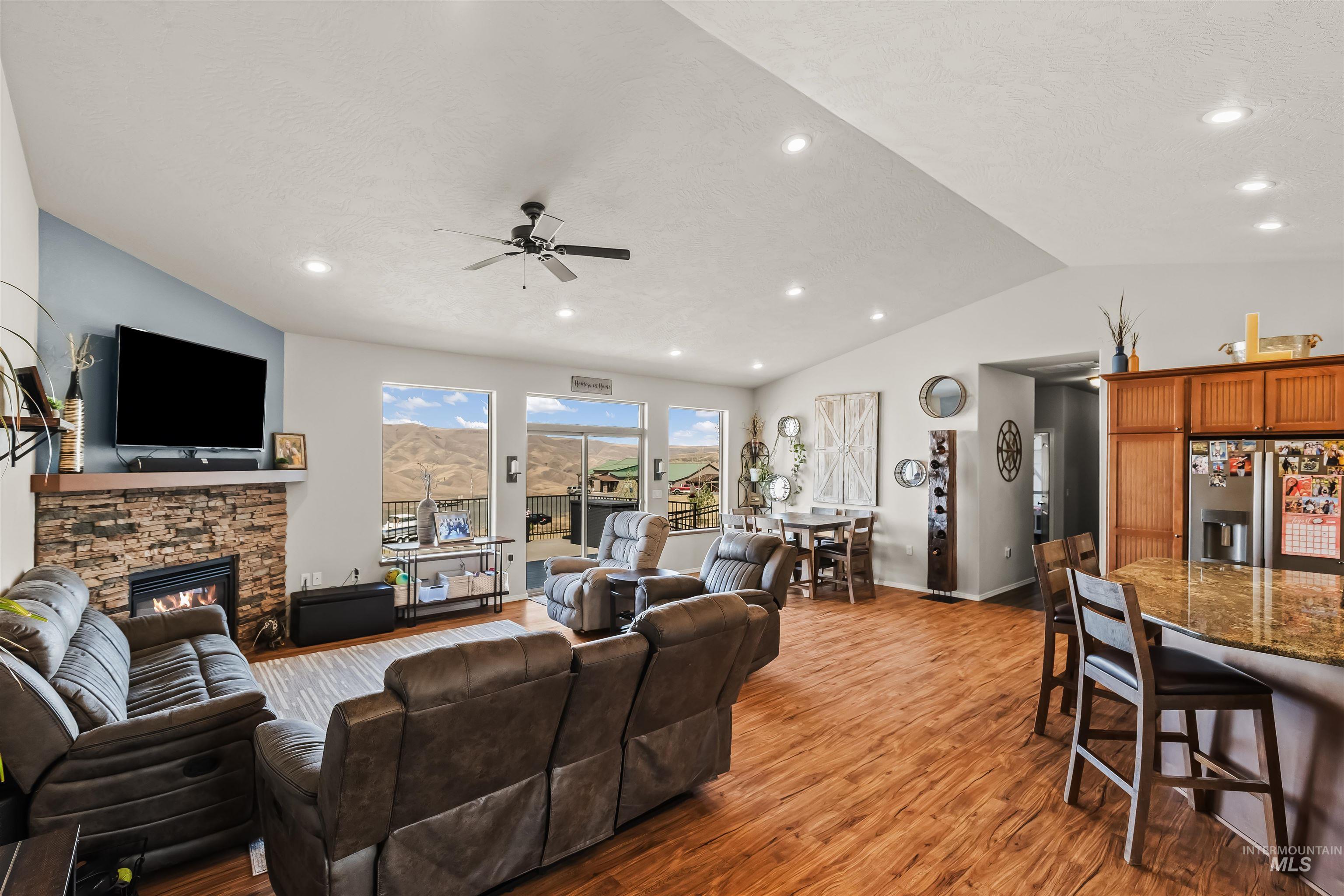 705 Talons Ct
