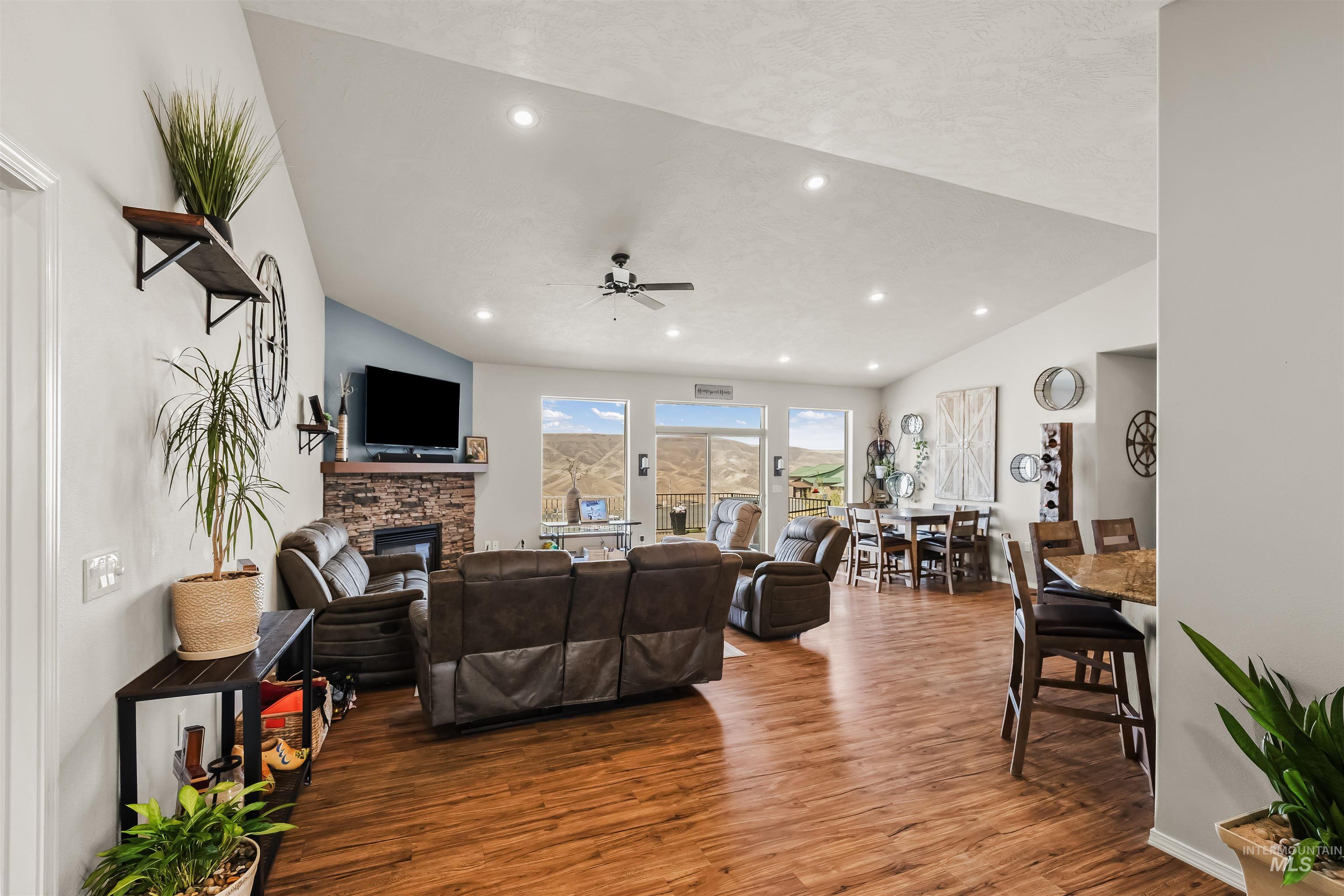 705 Talons Ct
