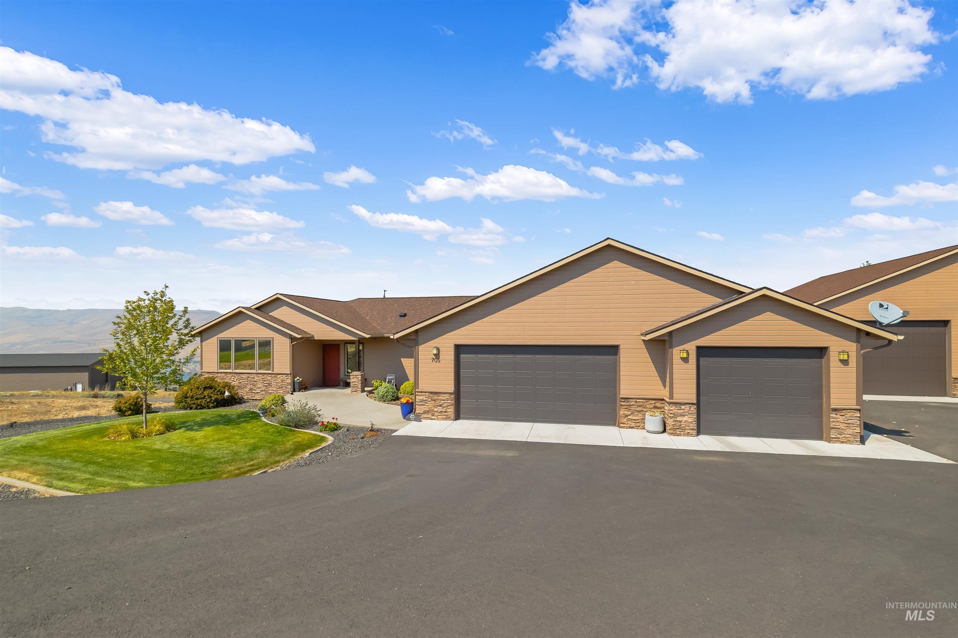 705 Talons Ct