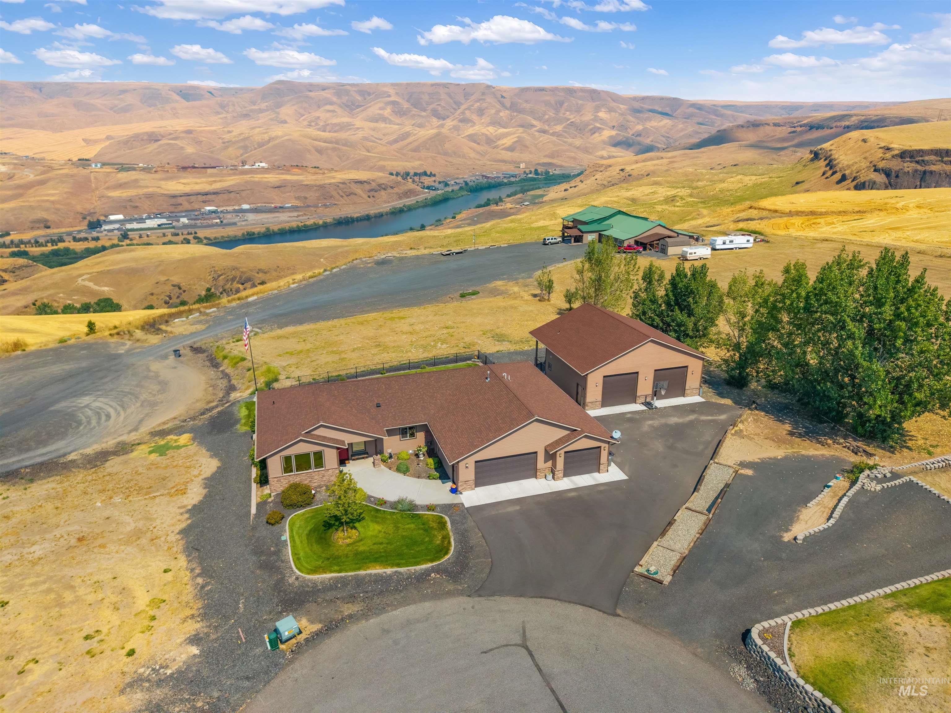 705 Talons Ct