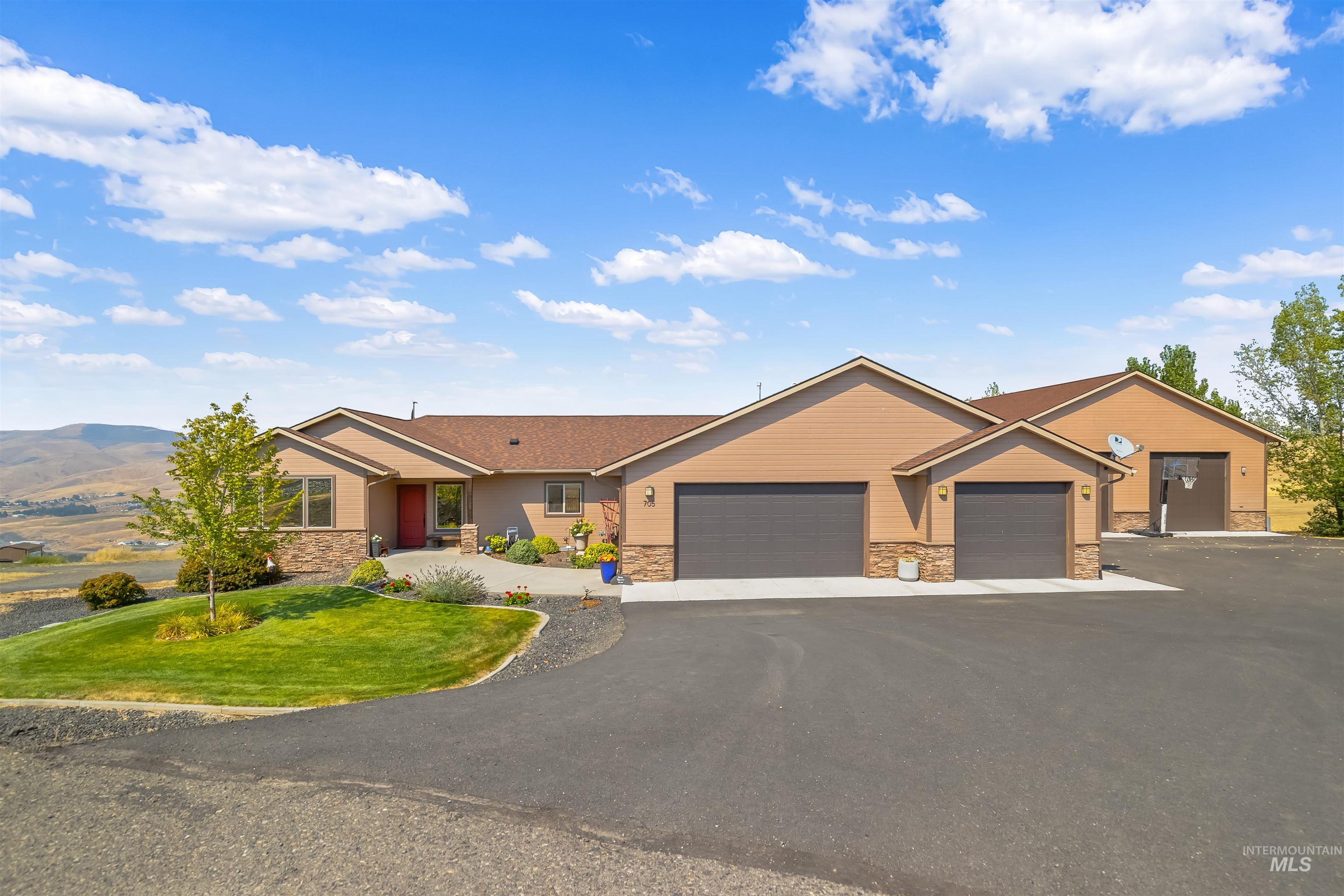 705 Talons Ct