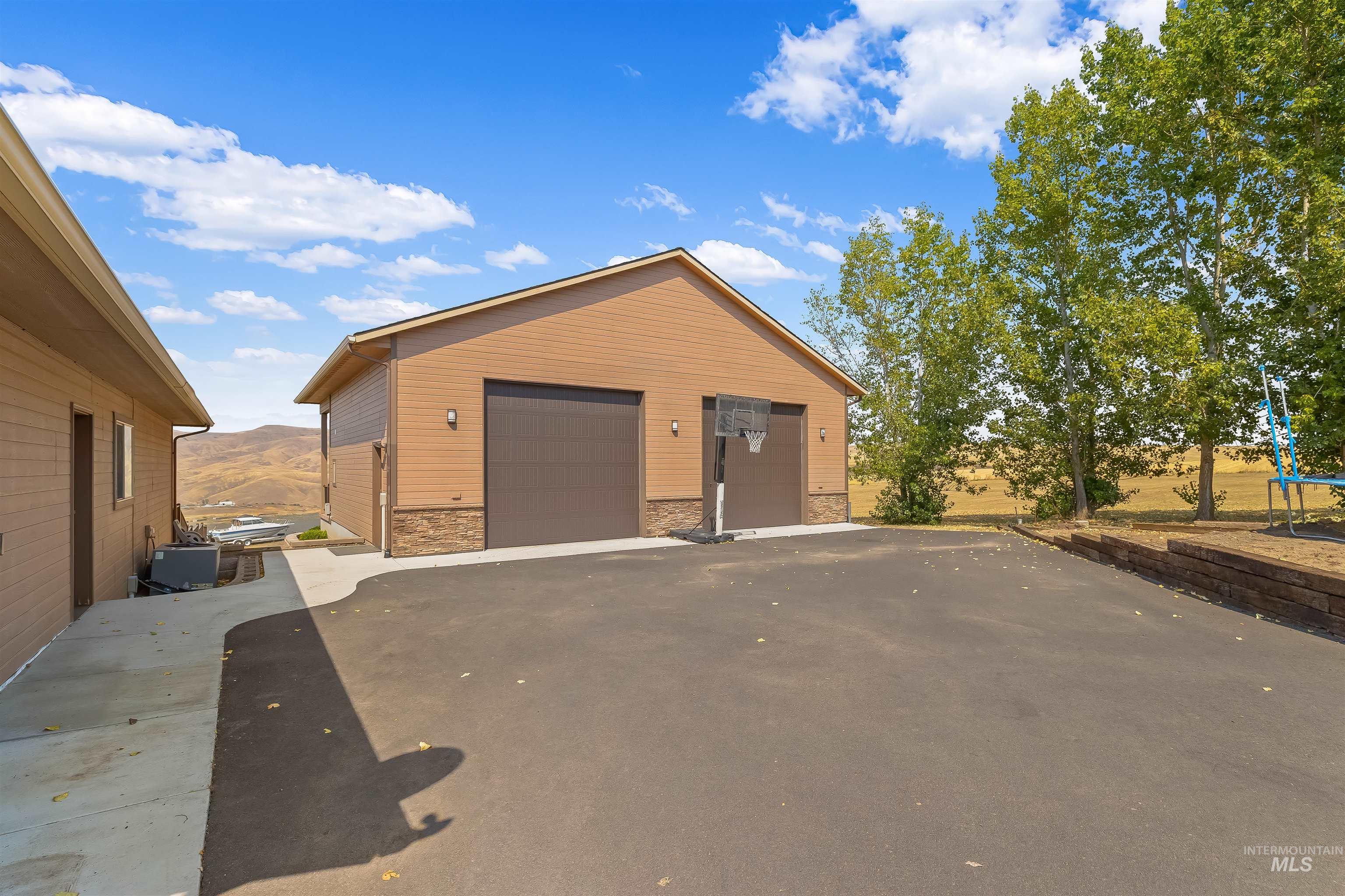 705 Talons Ct
