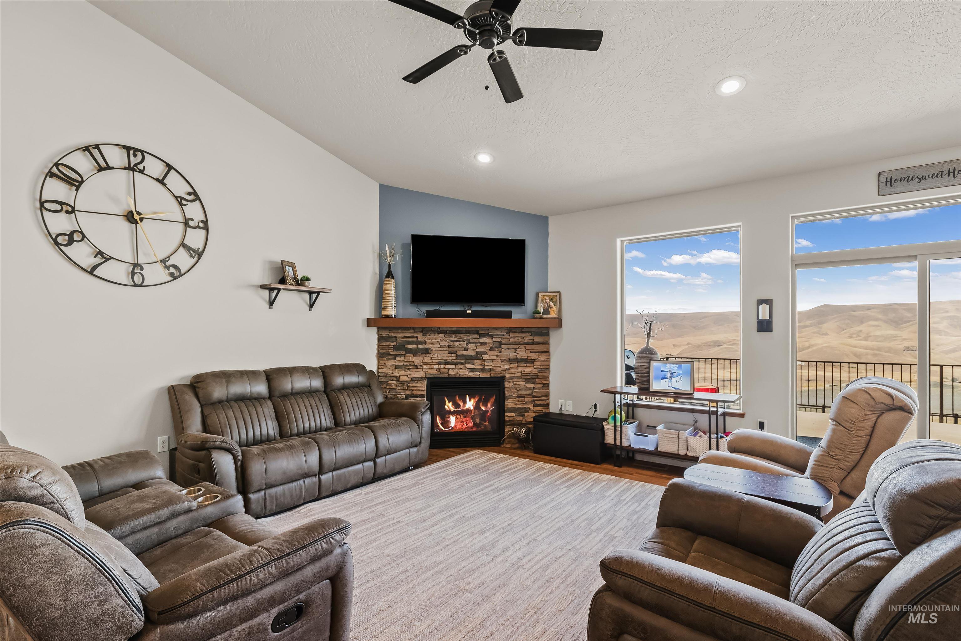 705 Talons Ct