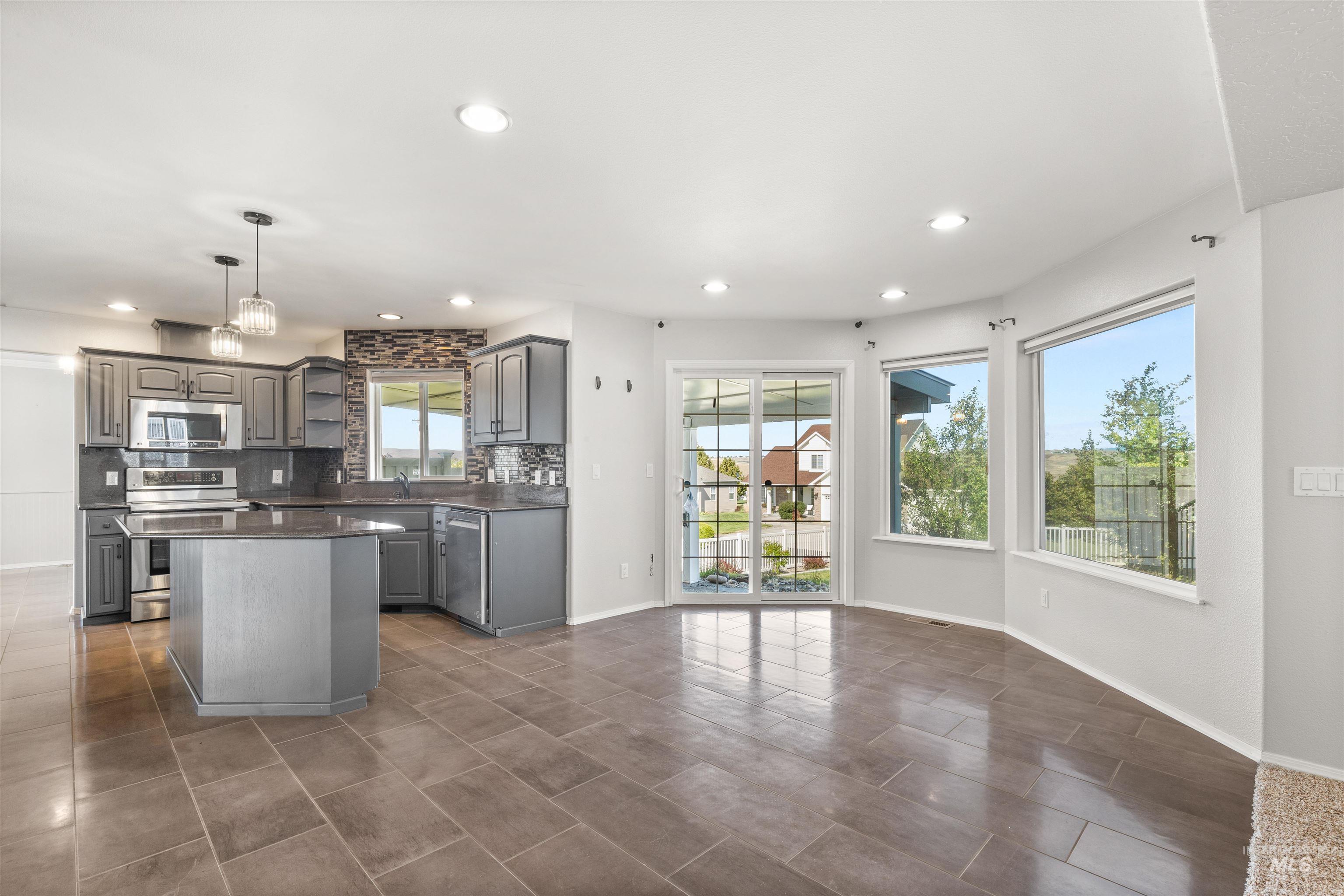 3535 Quailridge Dr