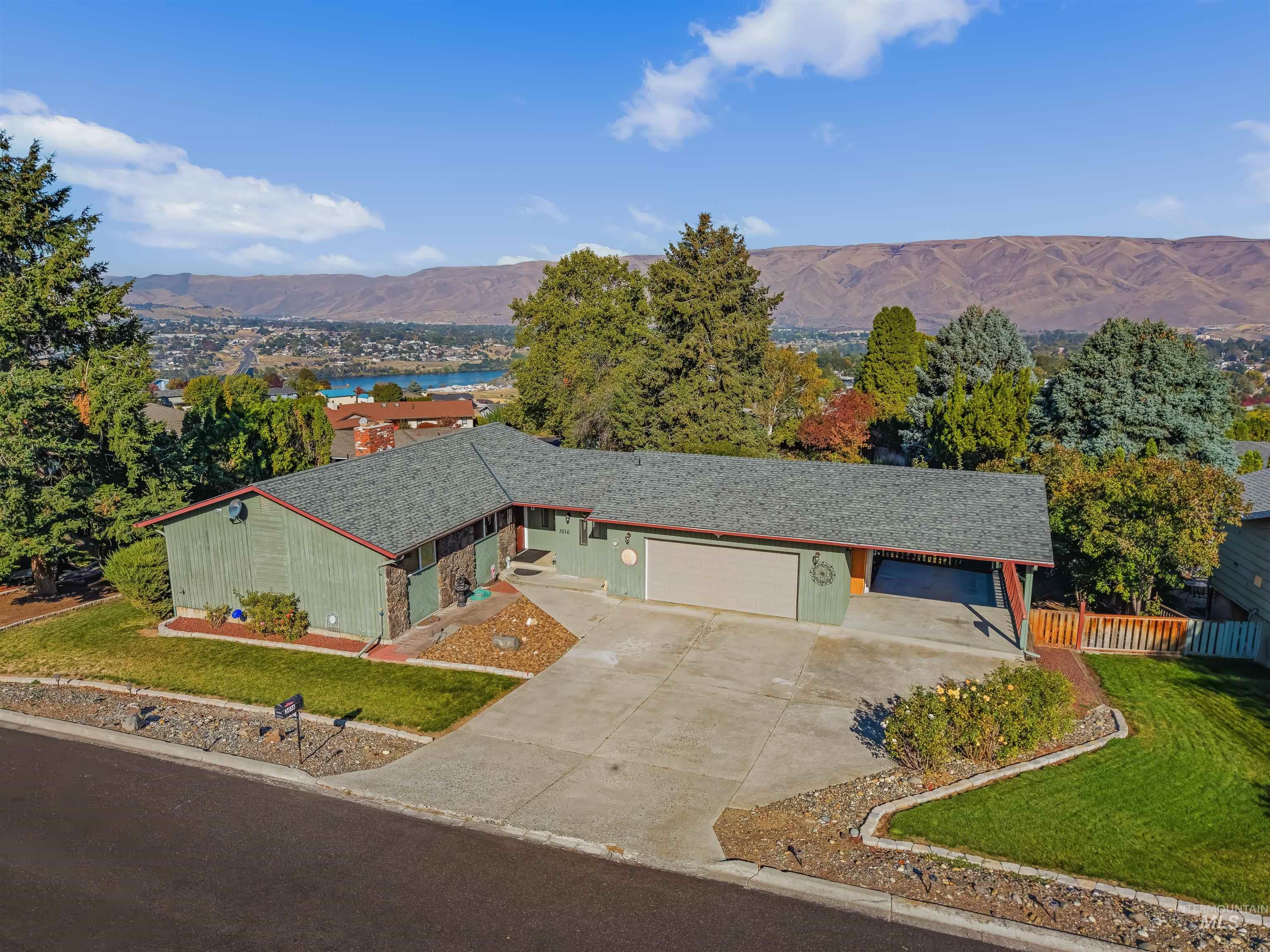 3016 Mayfair Ridge