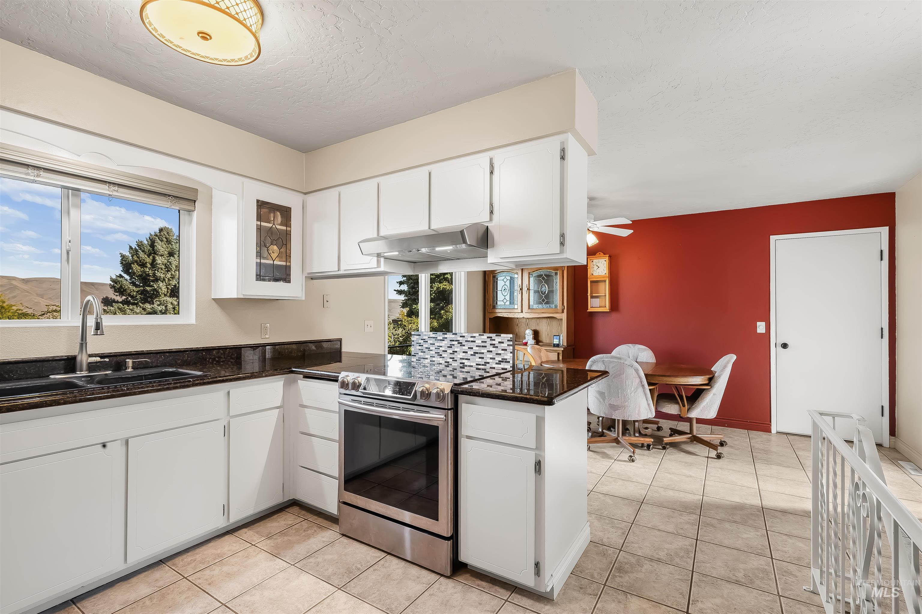 3016 Mayfair Ridge