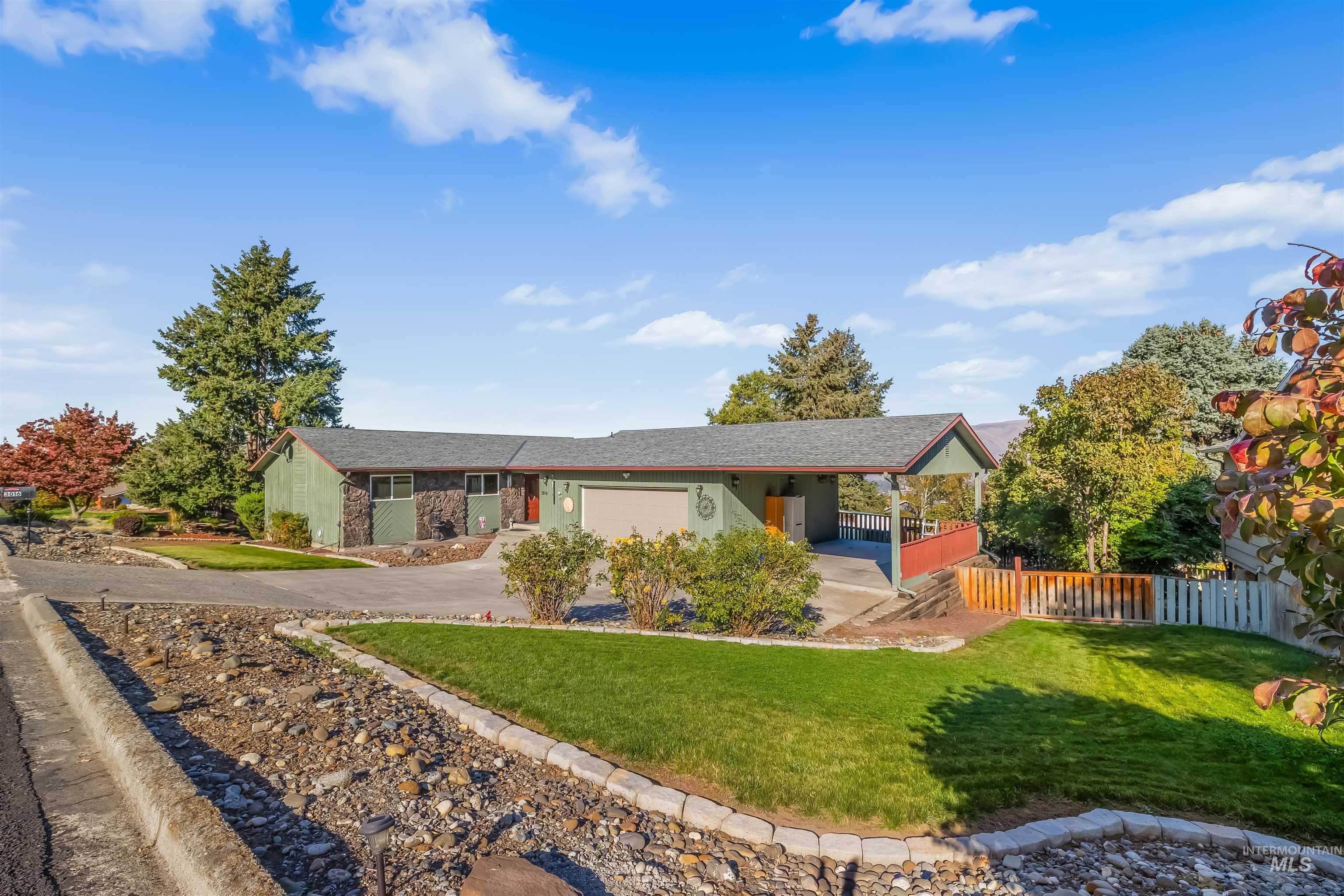 3016 Mayfair Ridge