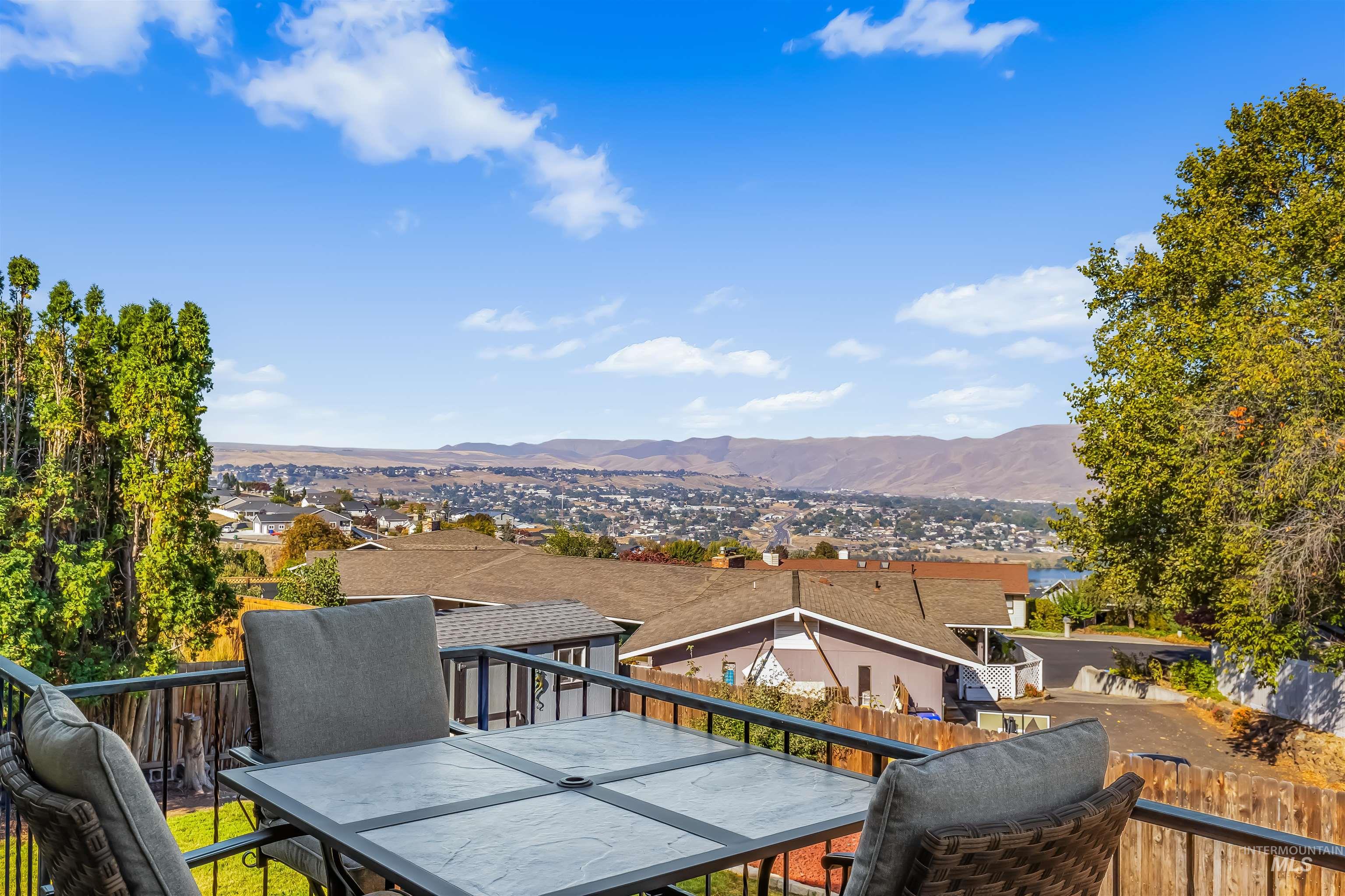 3016 Mayfair Ridge