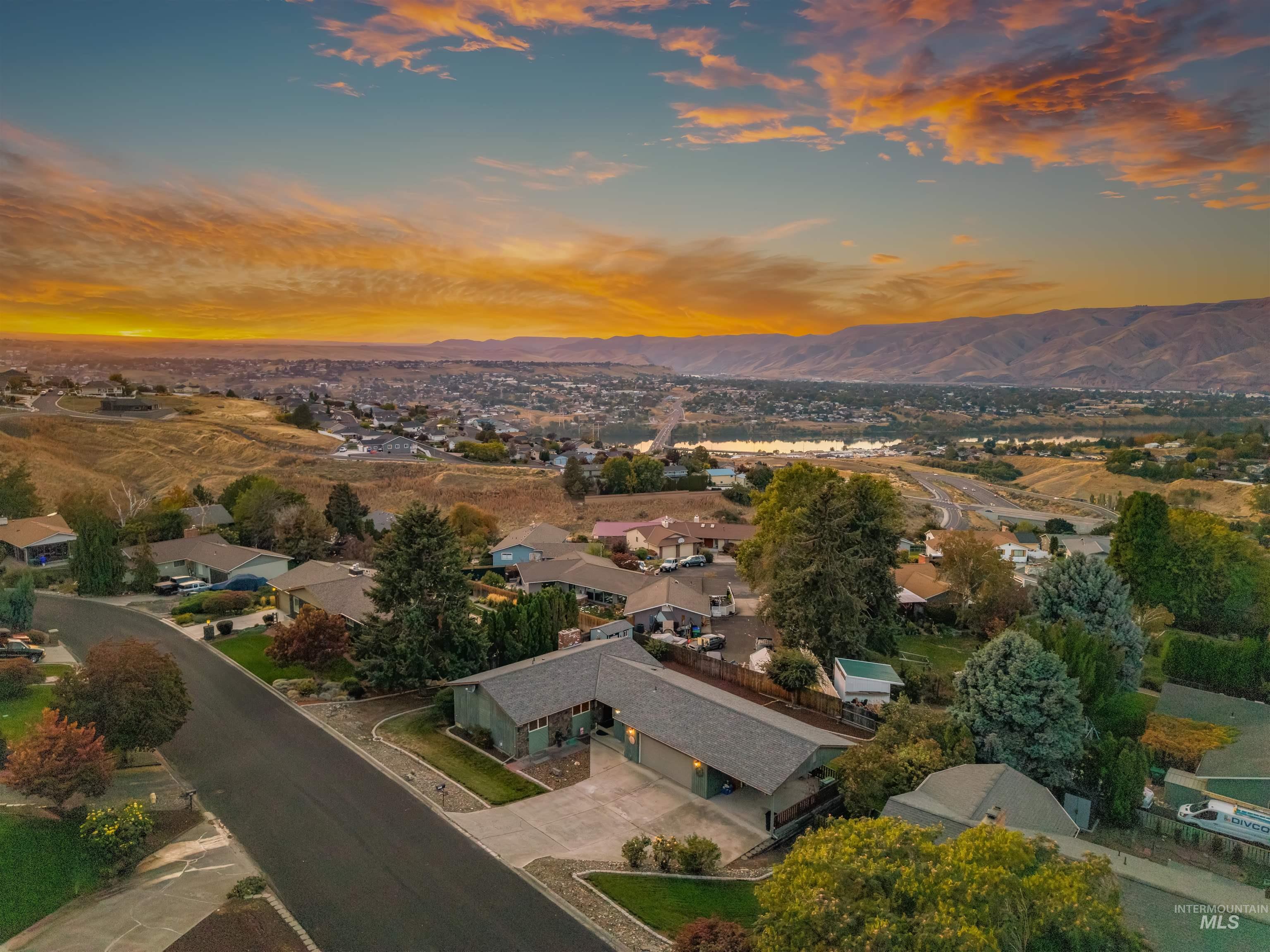 3016 Mayfair Ridge