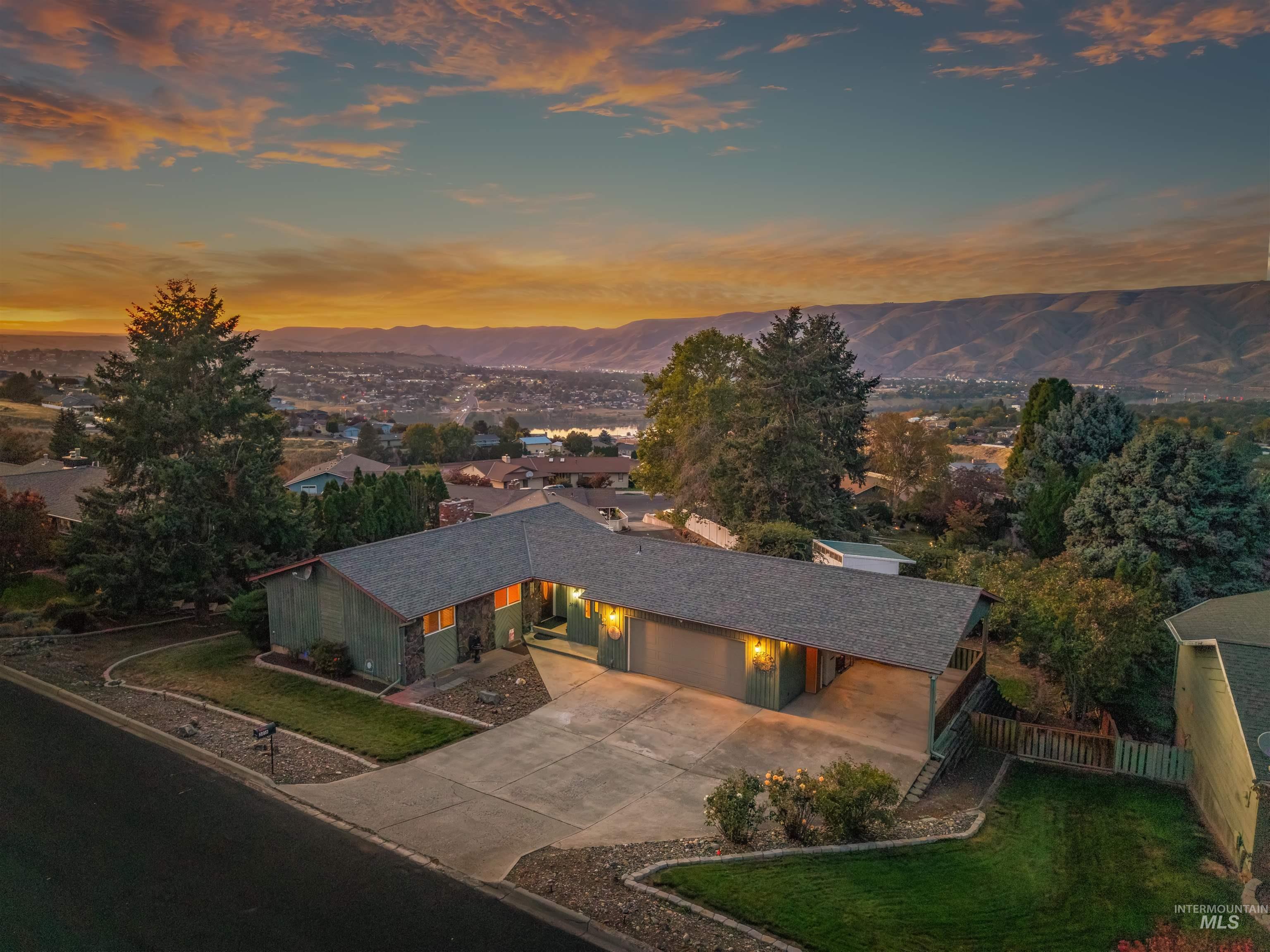 3016 Mayfair Ridge