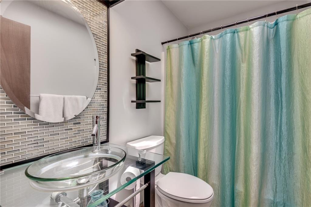 2736 Peachtree Walk