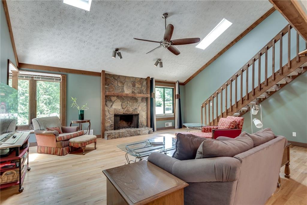2736 Peachtree Walk