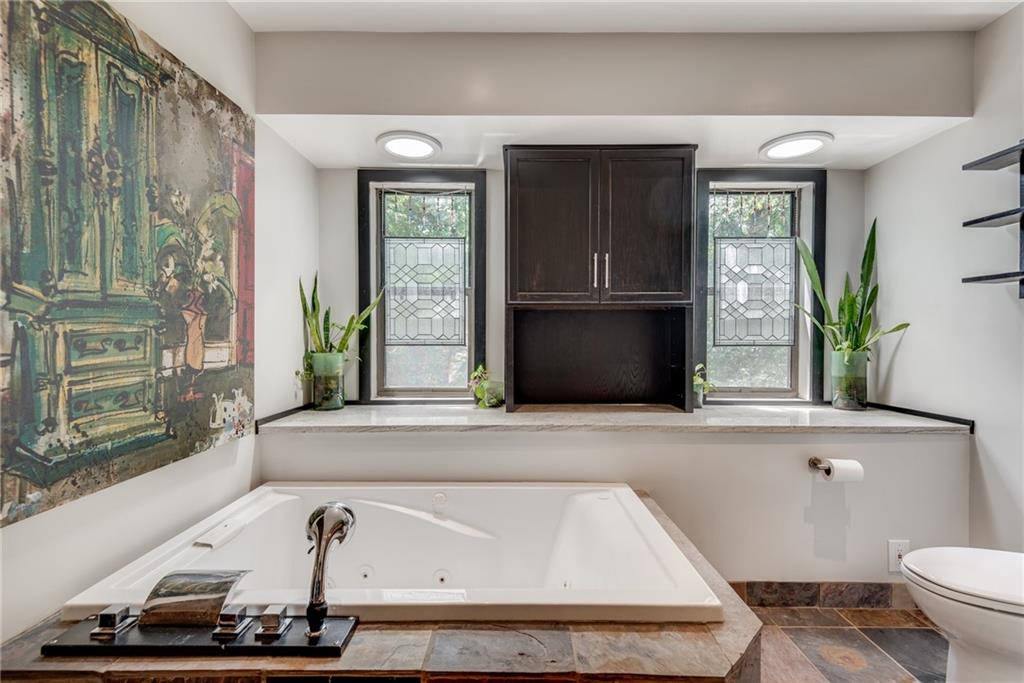 2736 Peachtree Walk