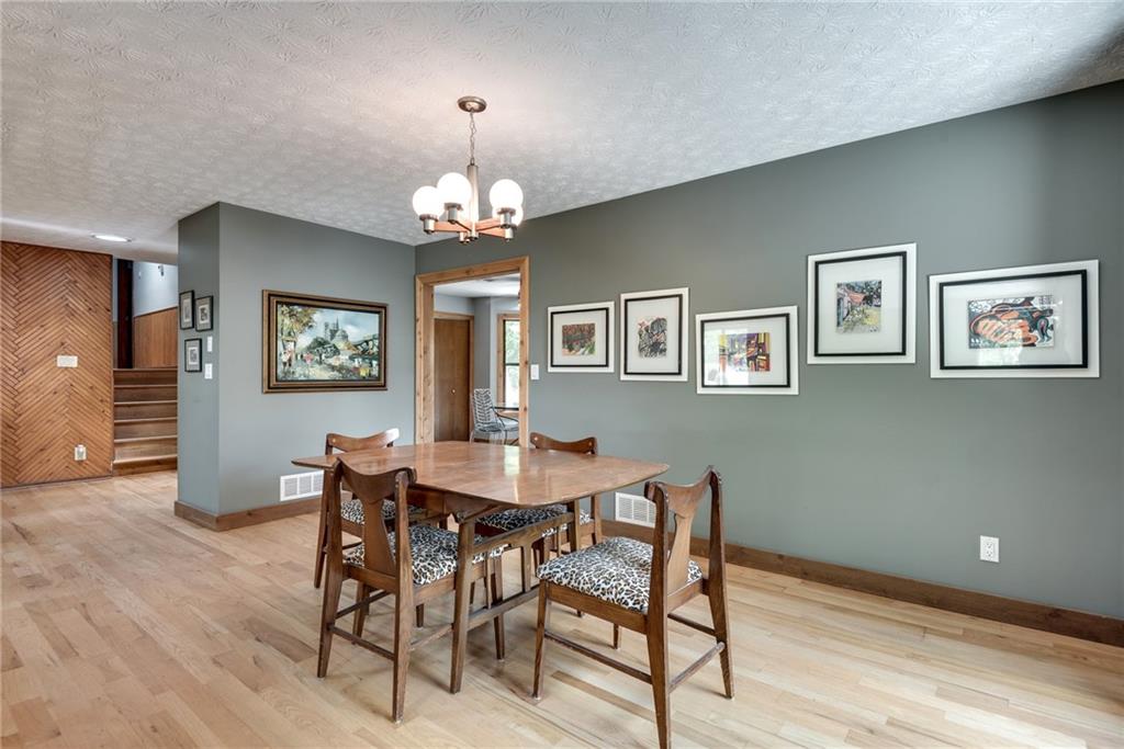 2736 Peachtree Walk