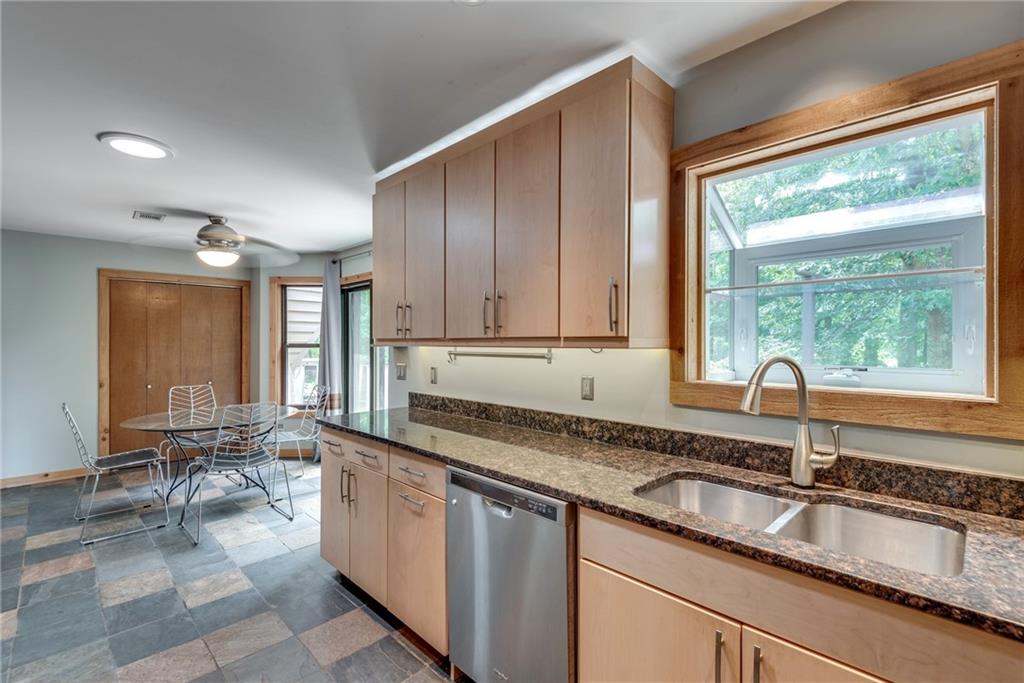 2736 Peachtree Walk