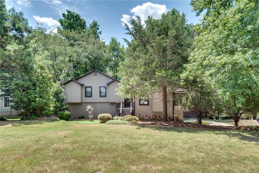 2736 Peachtree Walk