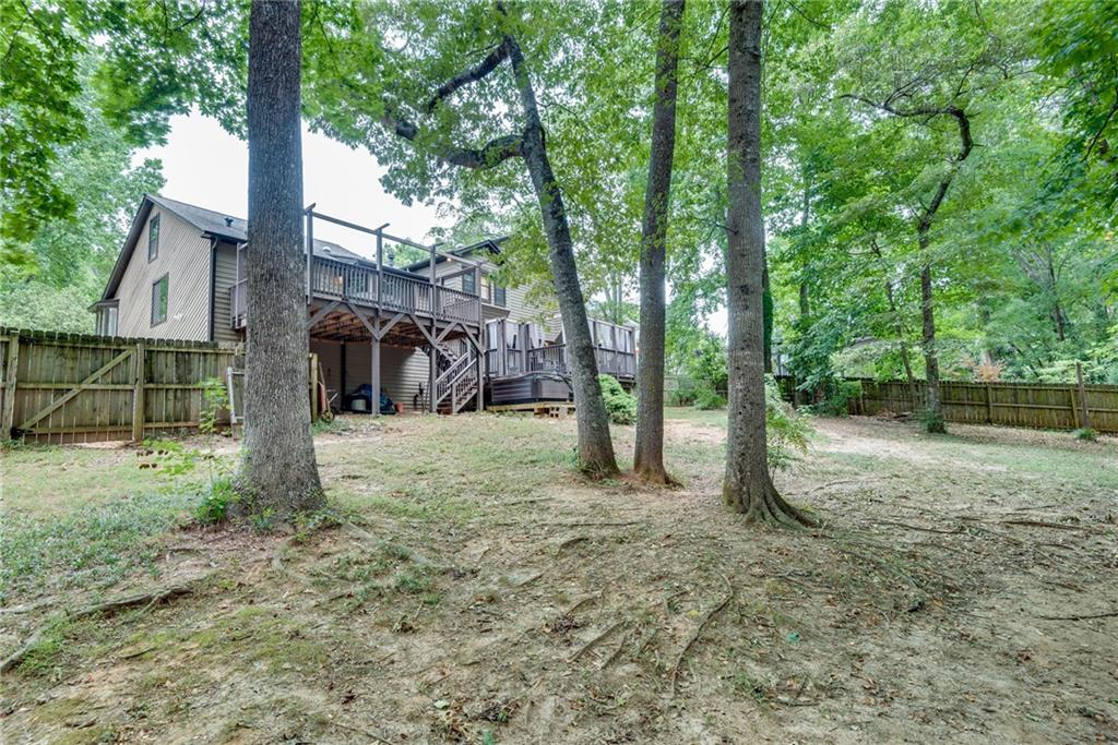 2736 Peachtree Walk