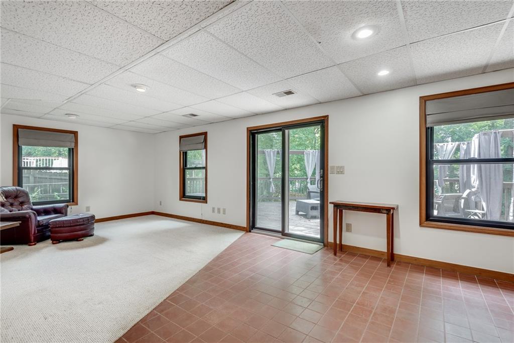 2736 Peachtree Walk